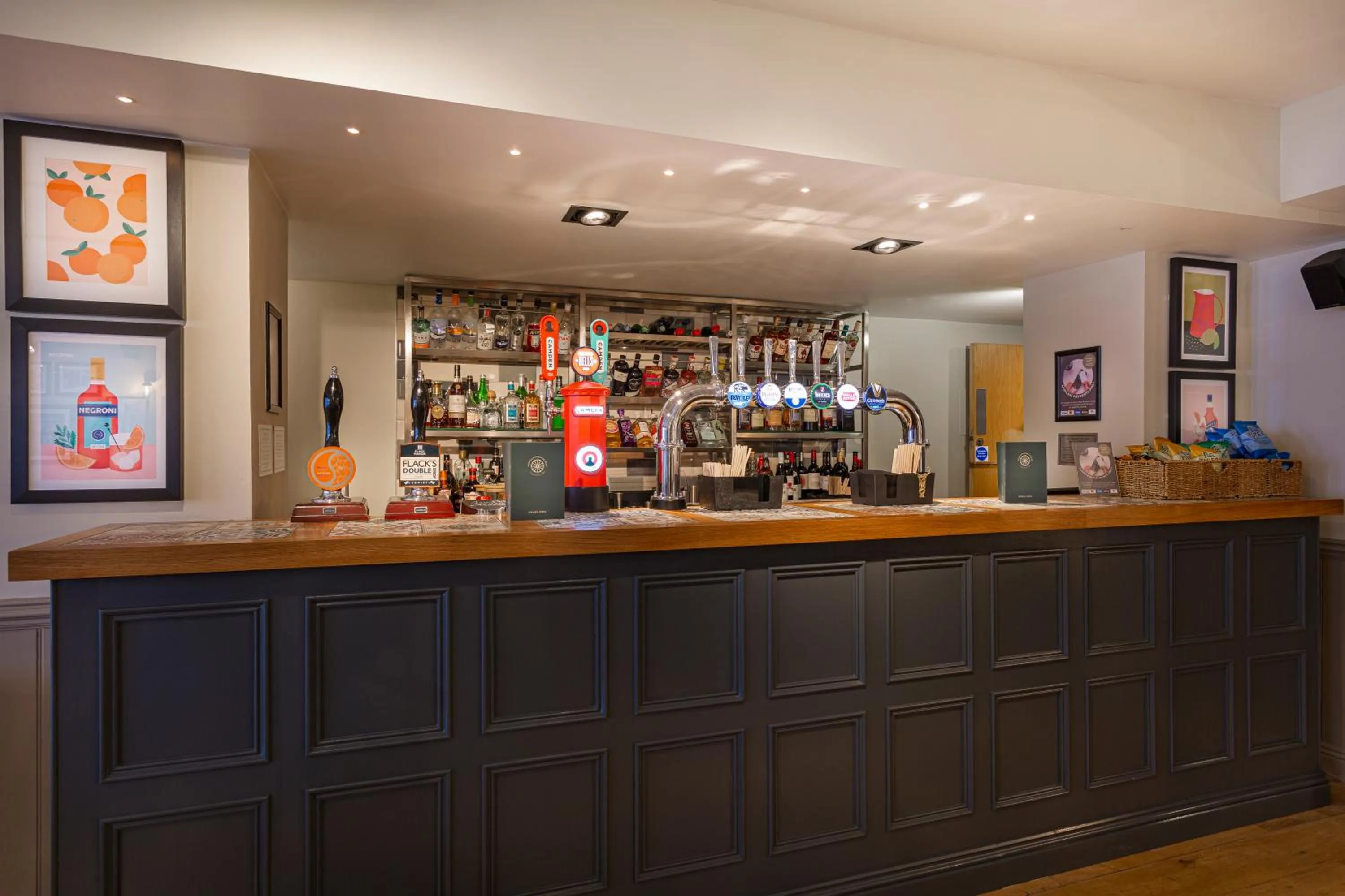 Lounge or bar in The White Horse Hotel, Romsey, Hampshire - The Coaching Inn Group