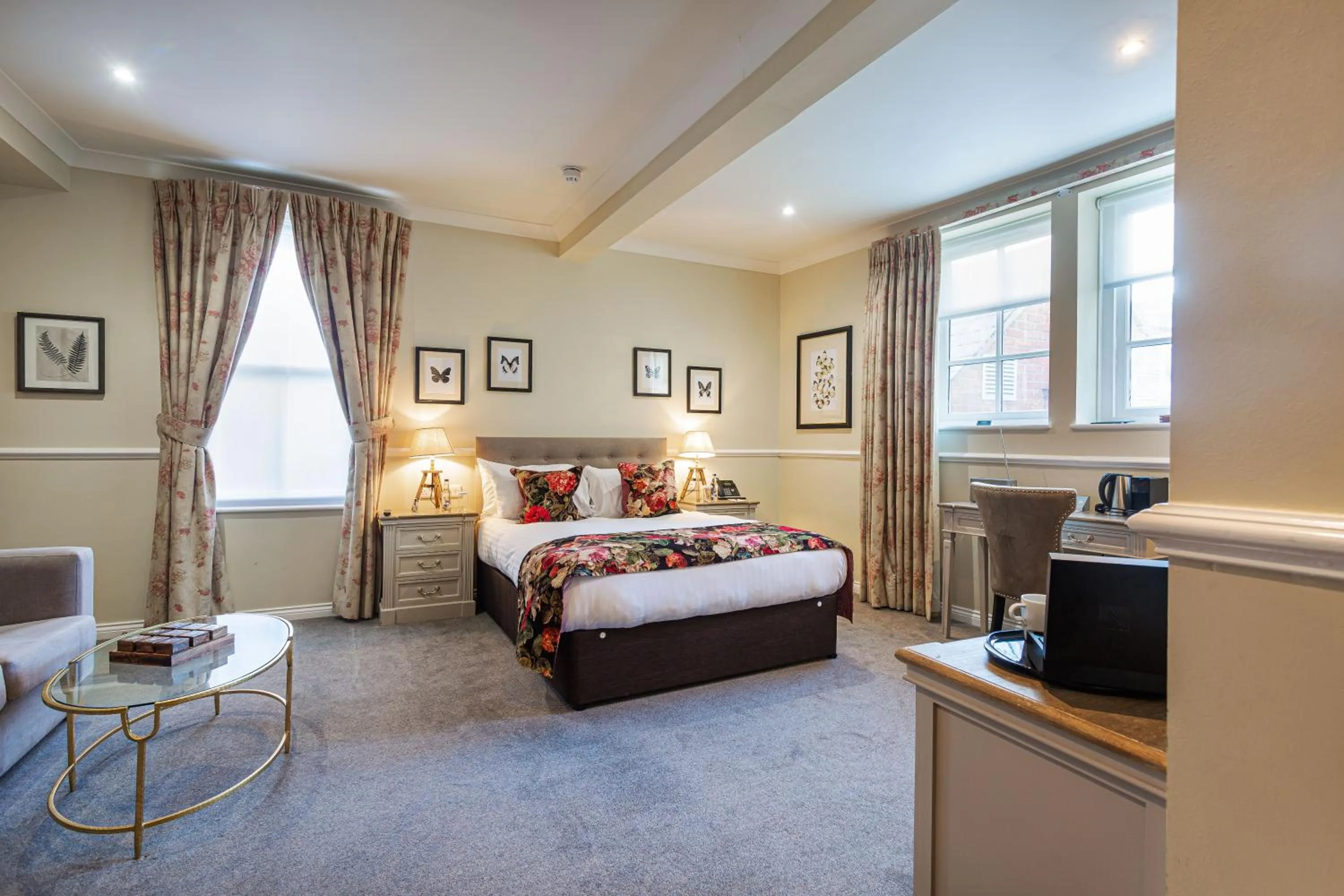 Bed in The White Horse Hotel, Romsey, Hampshire - The Coaching Inn Group