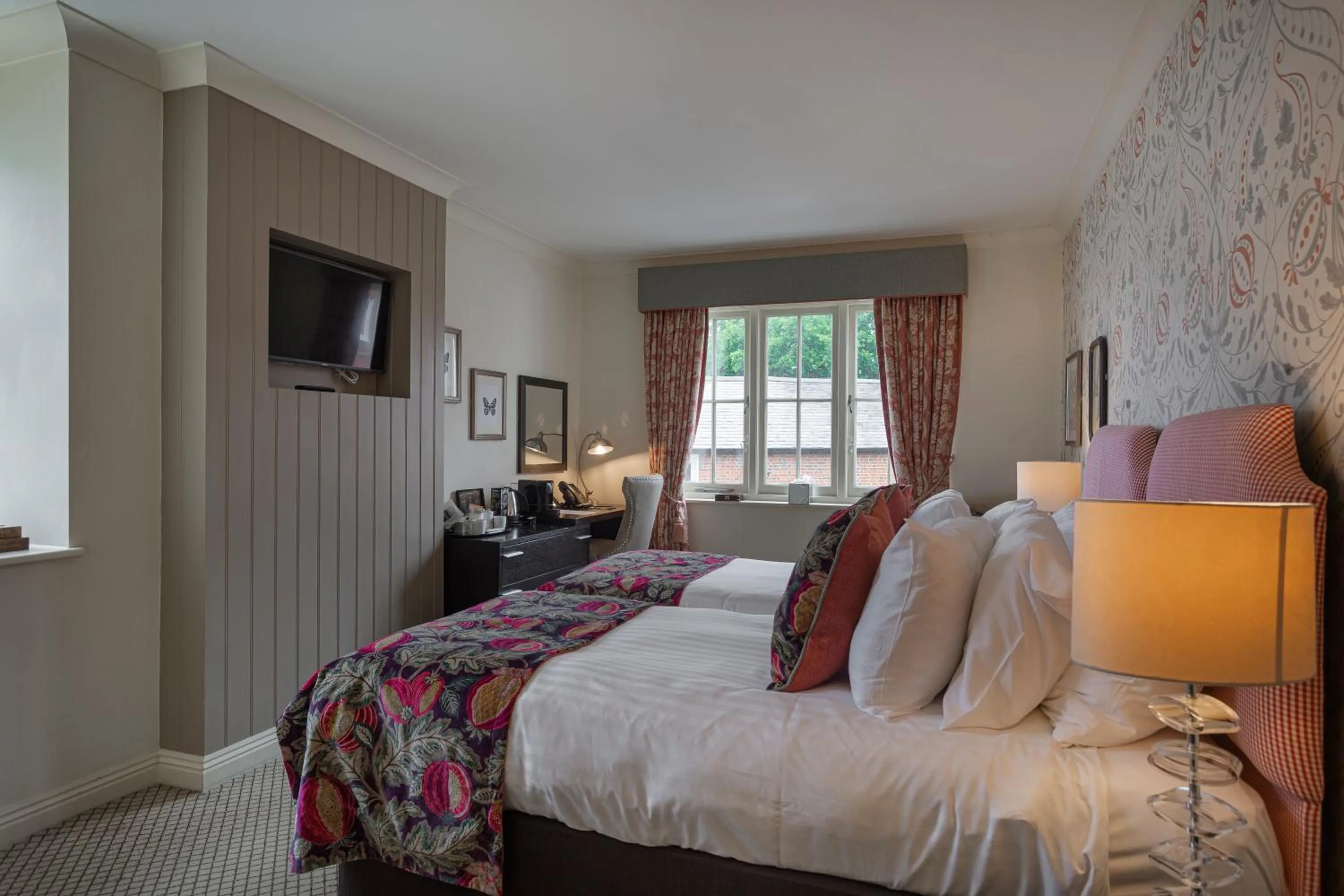 Bed in The White Horse Hotel, Romsey, Hampshire - The Coaching Inn Group