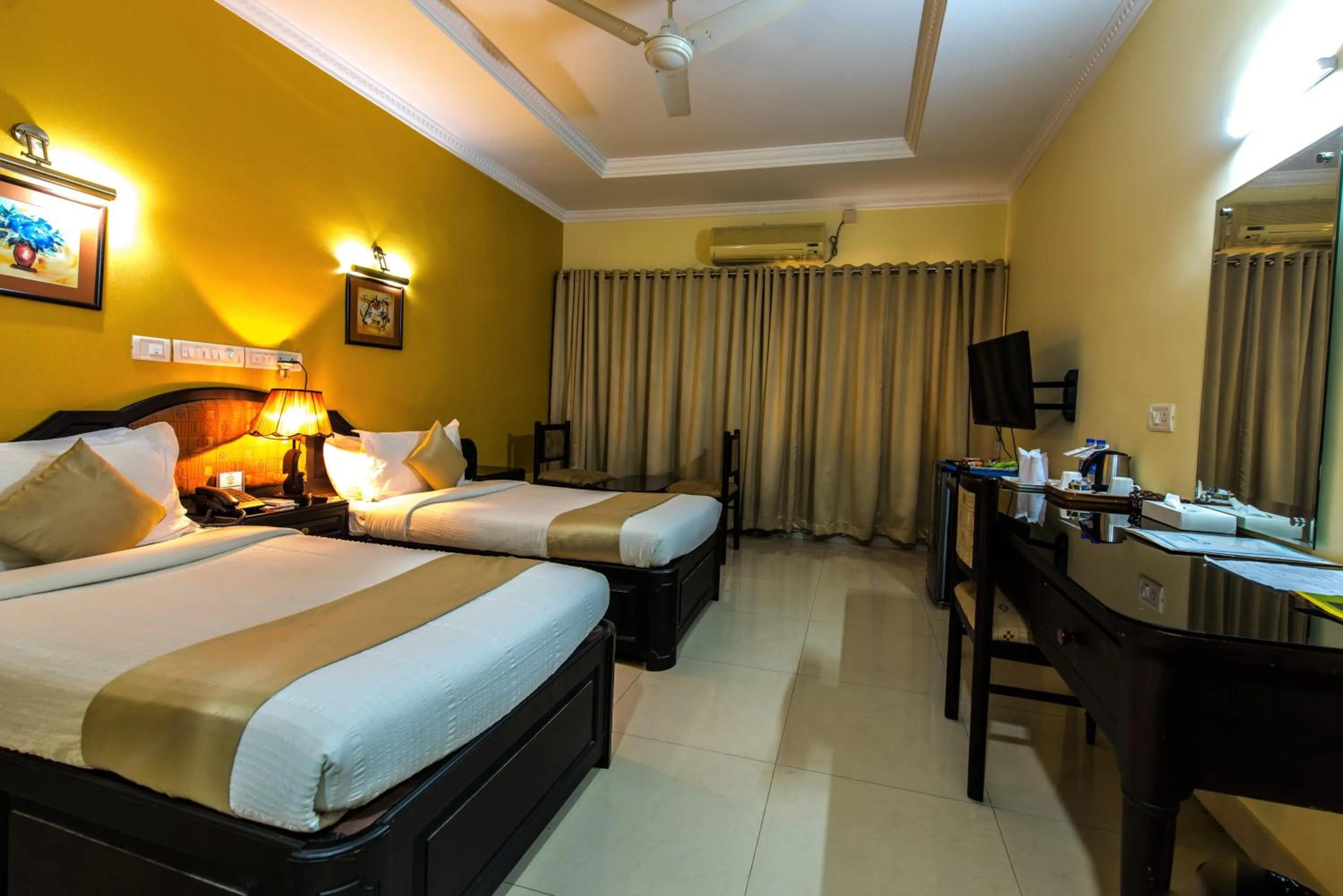 Bedroom, Bed in Kallada Regency