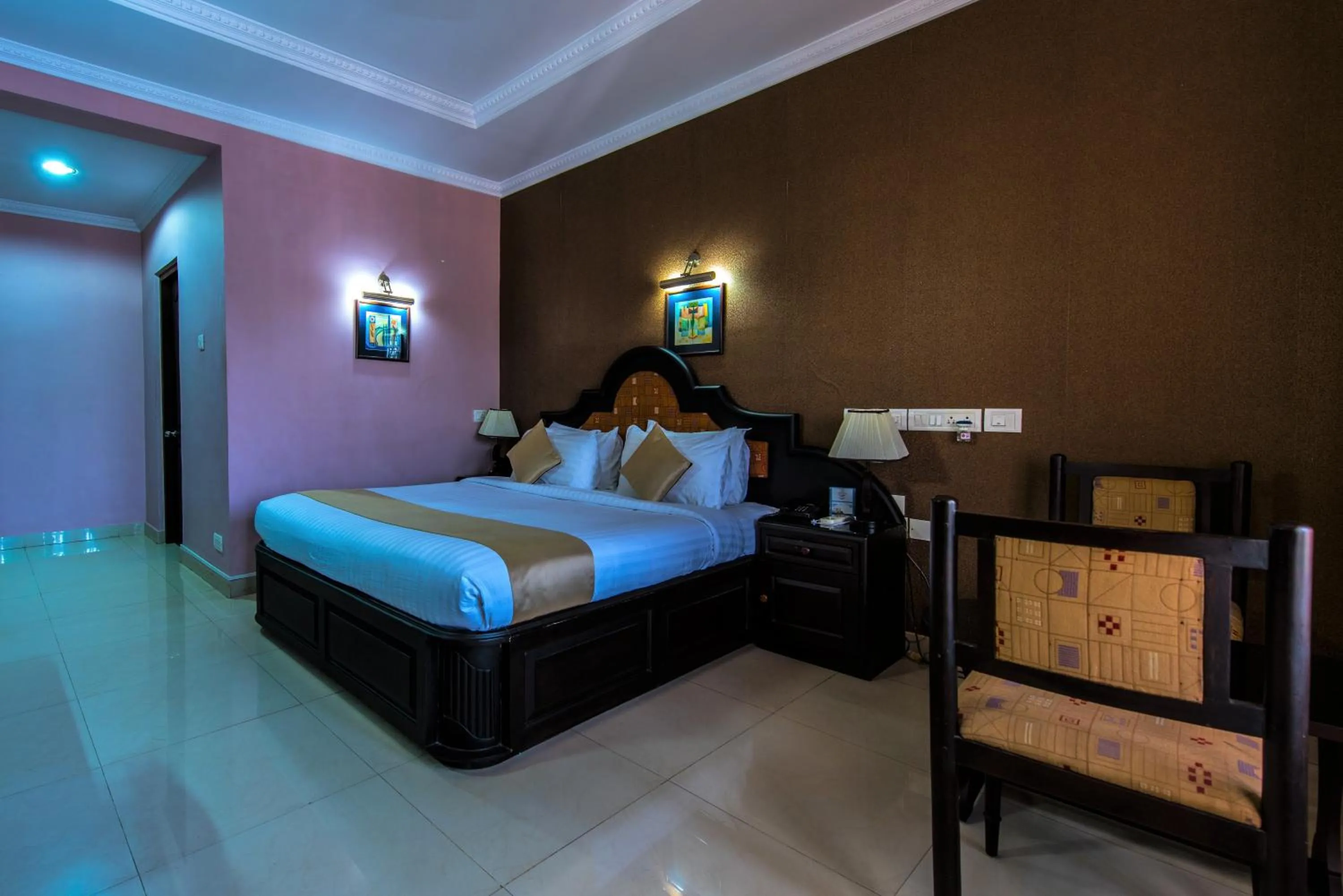 Bedroom, Bed in Kallada Regency