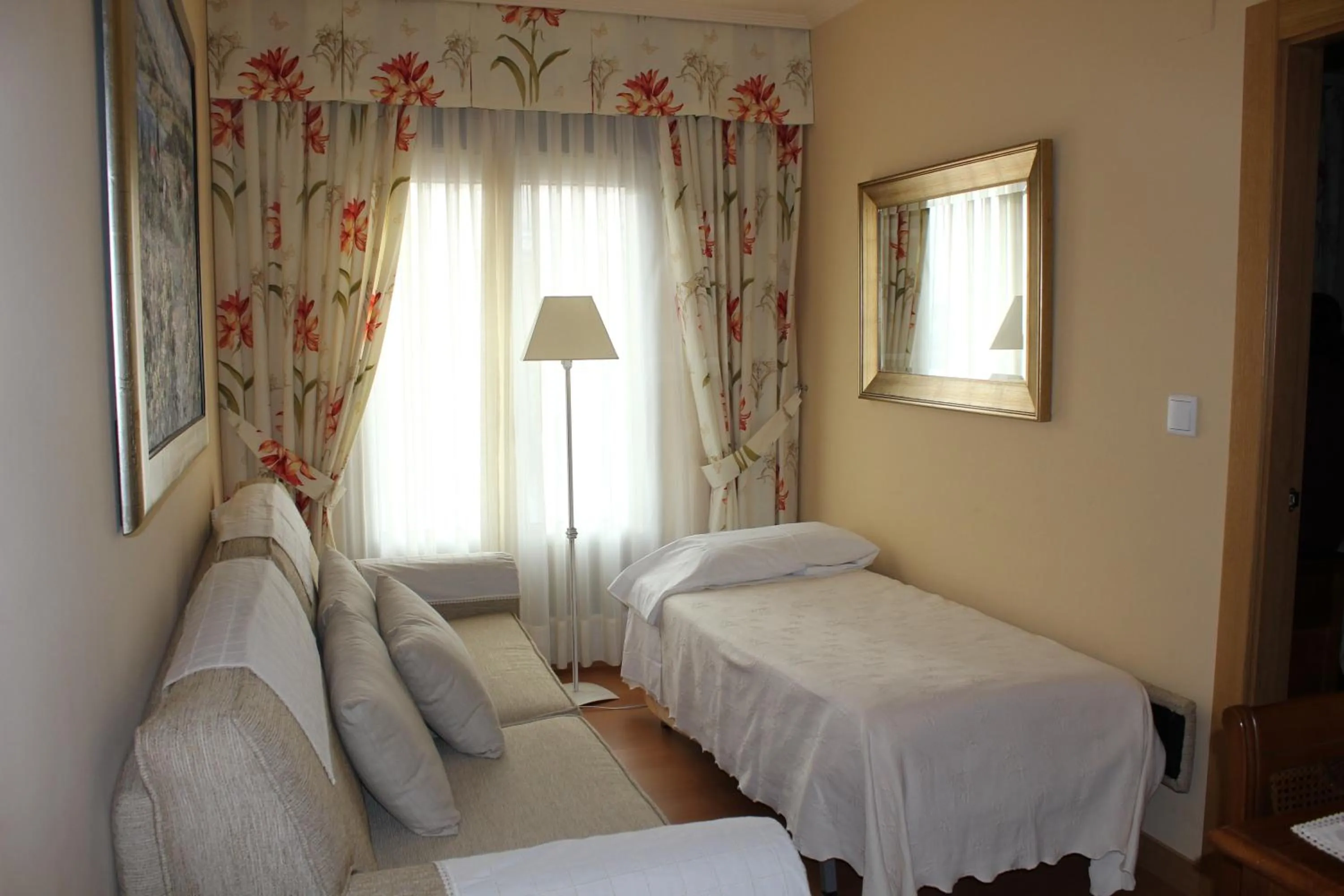 Day, Bed in Hotel Villa de Larraga