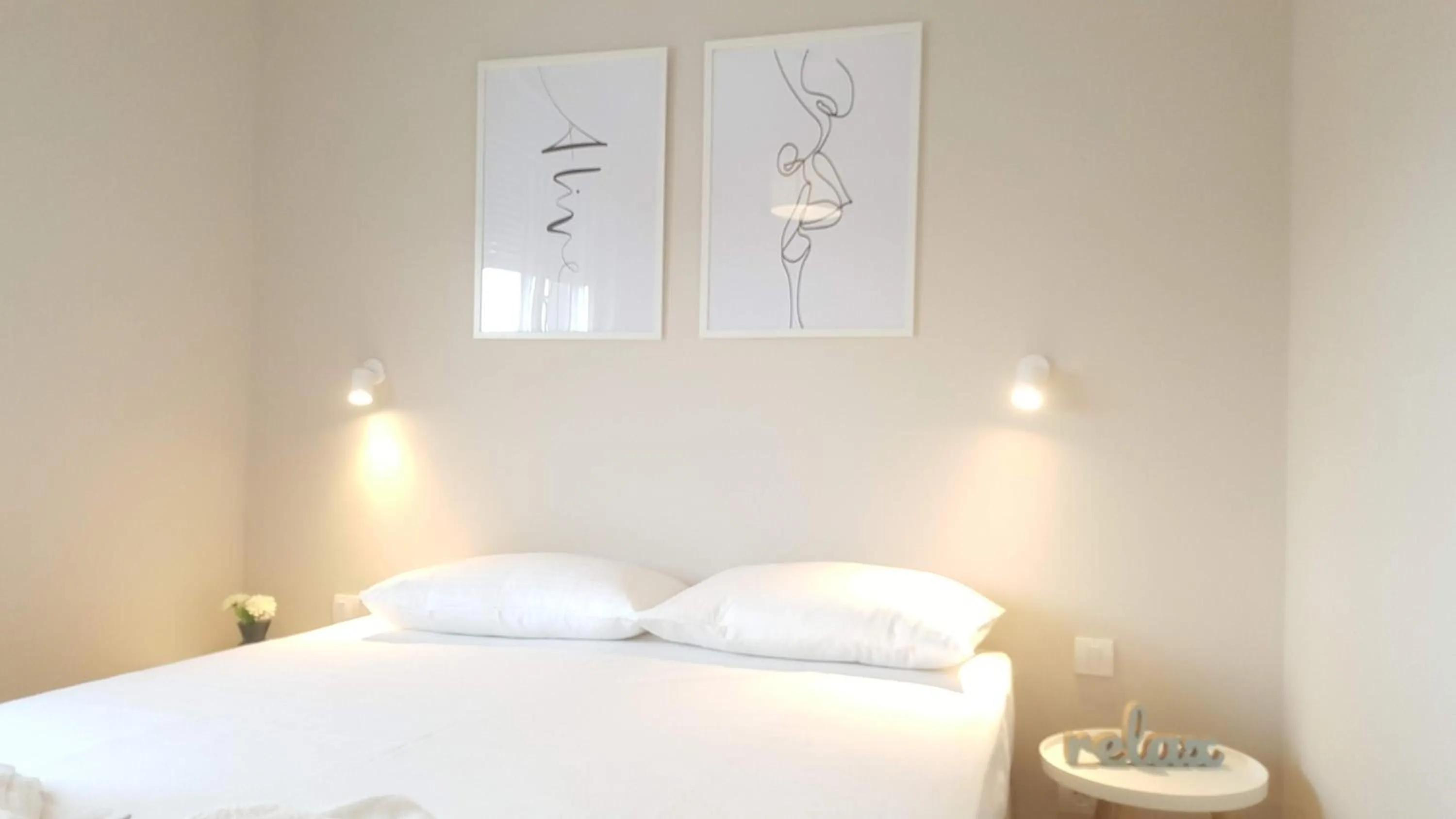 Bedroom, Bed in Urban ZEN with View - City Break Apartments