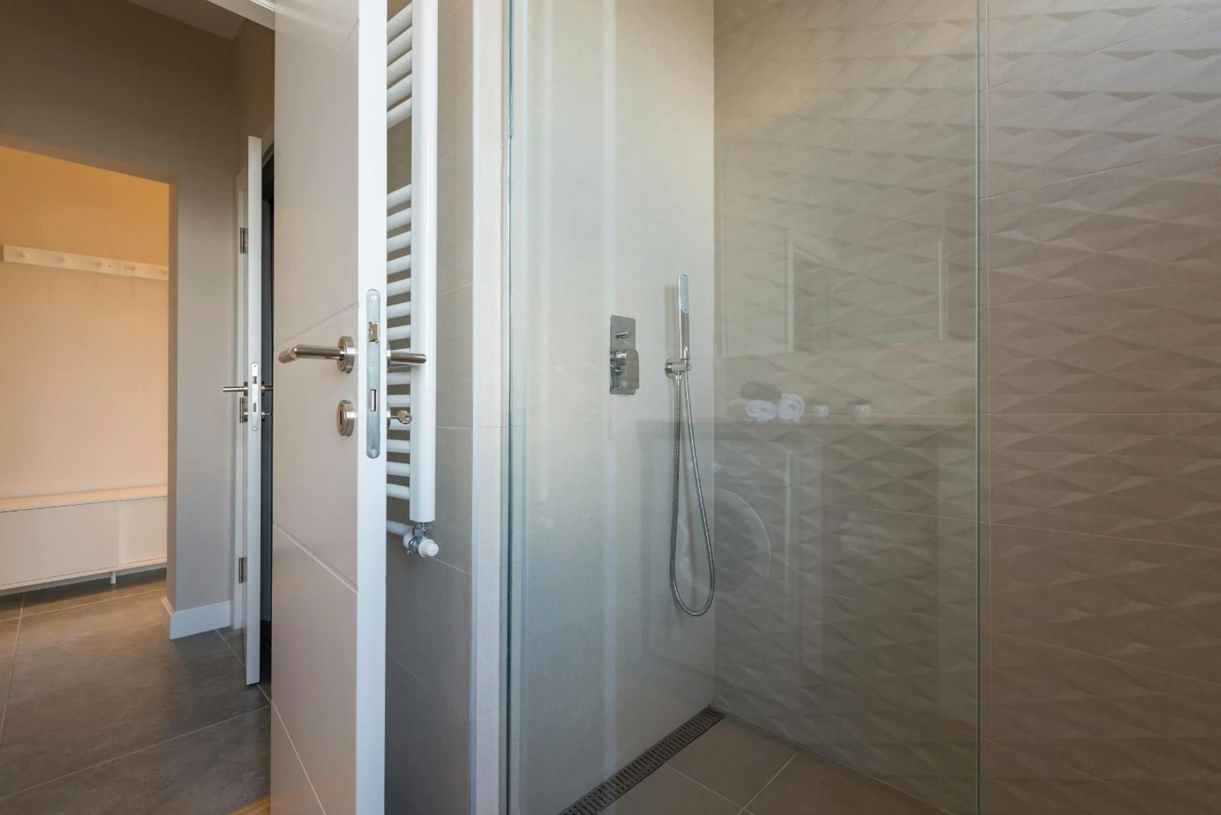 Bathroom in Urban ZEN with View - City Break Apartments