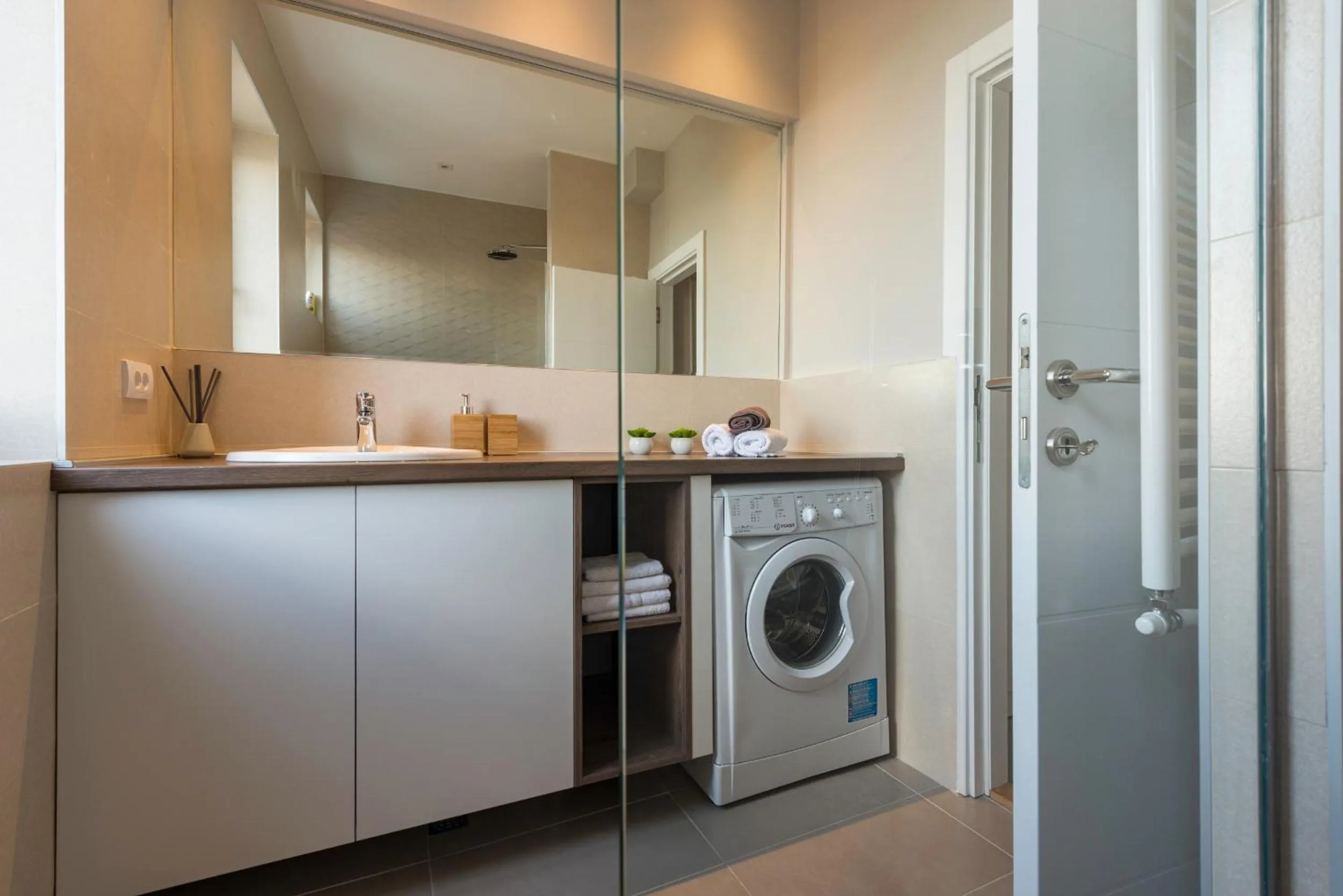 Shower in Urban ZEN with View - City Break Apartments
