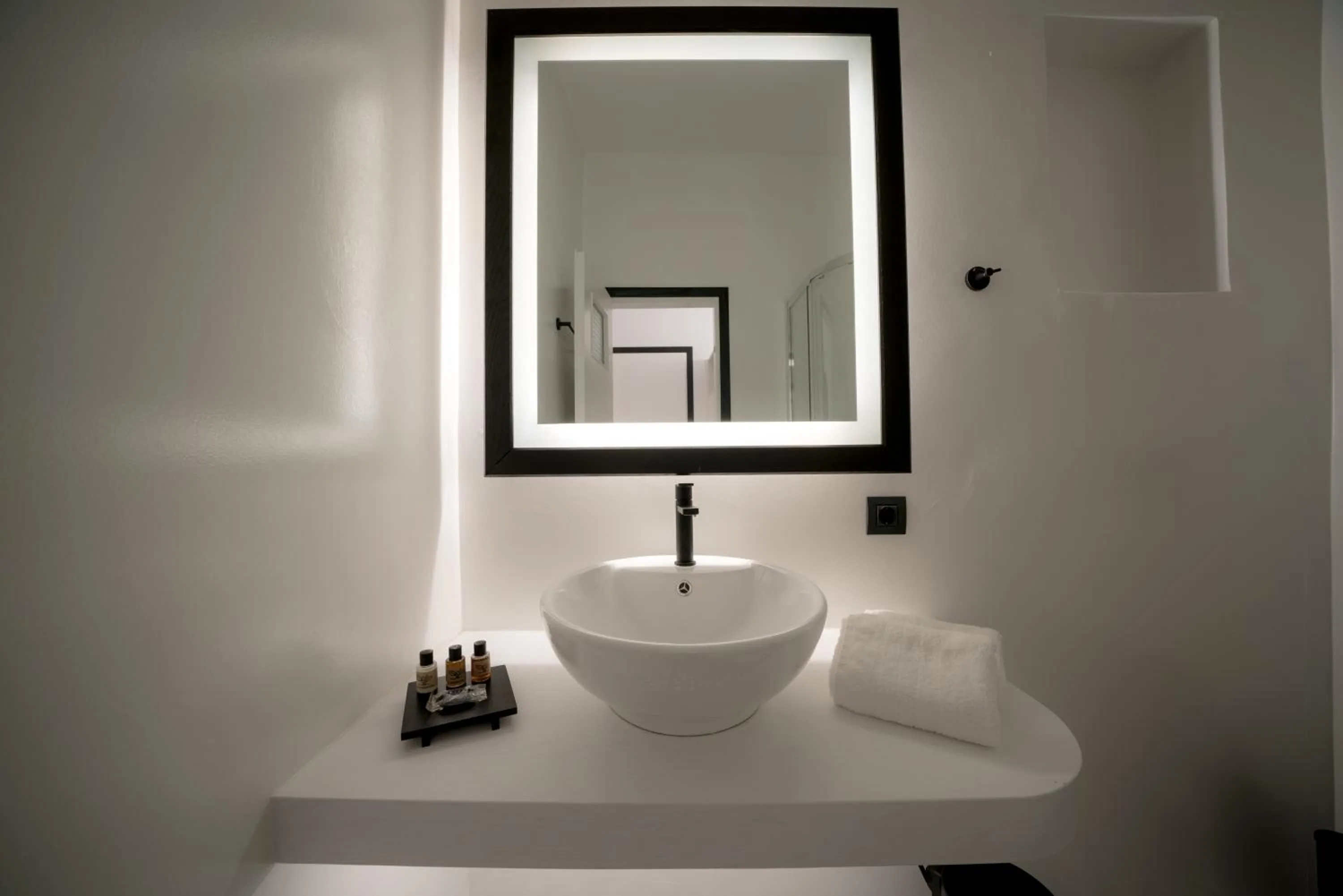 Bathroom in Divelia Hotel