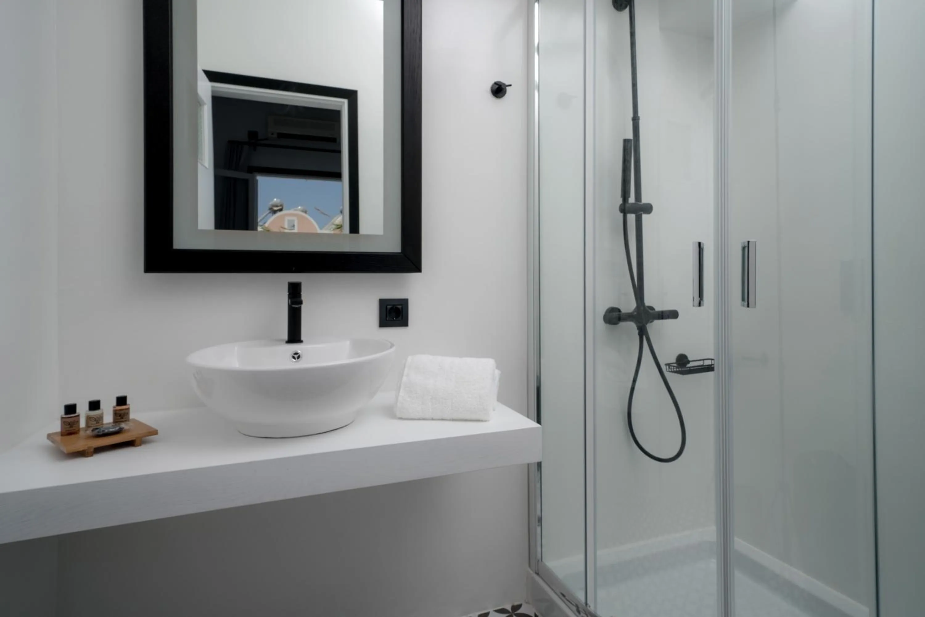 Shower in Divelia Hotel