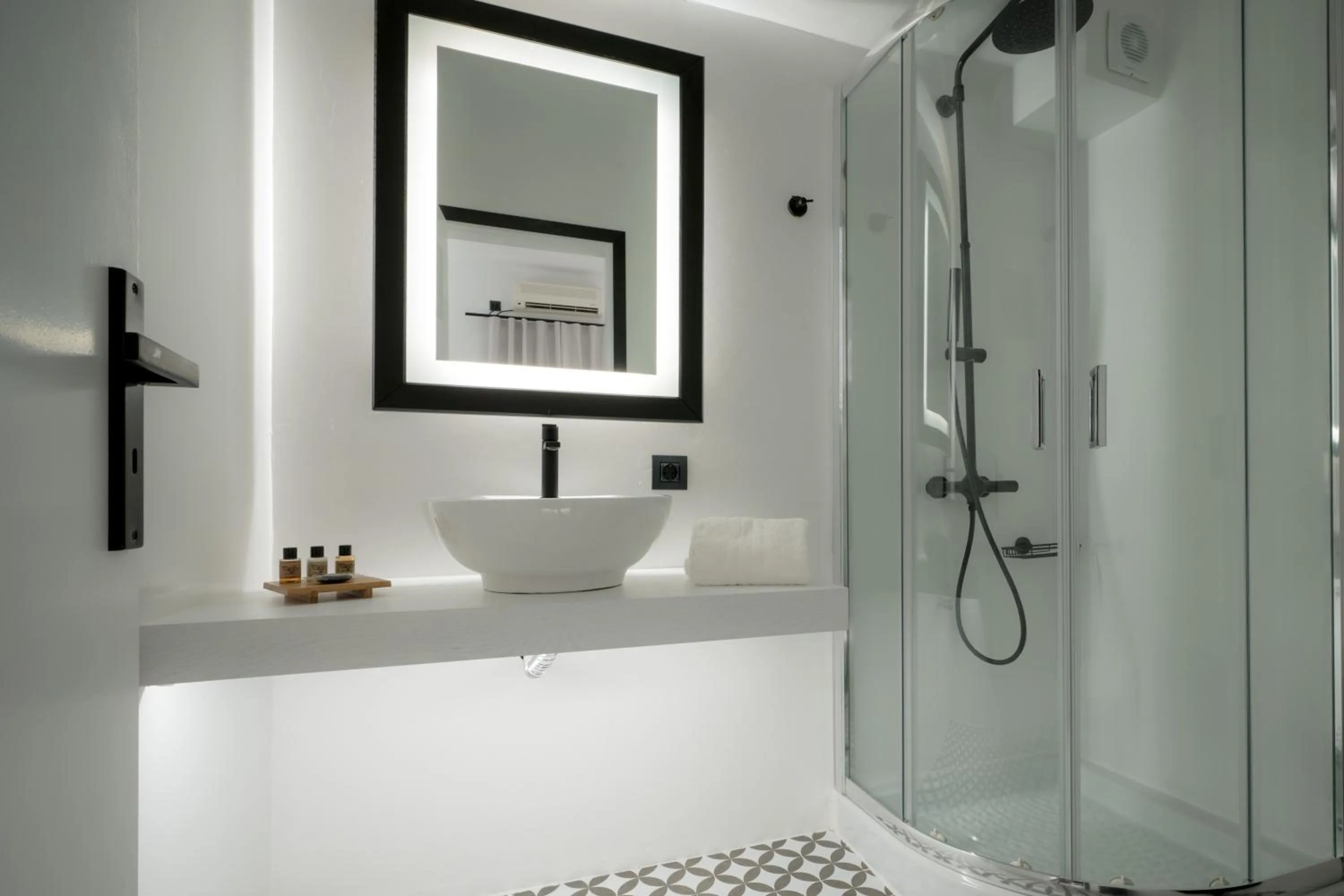 Shower in Divelia Hotel