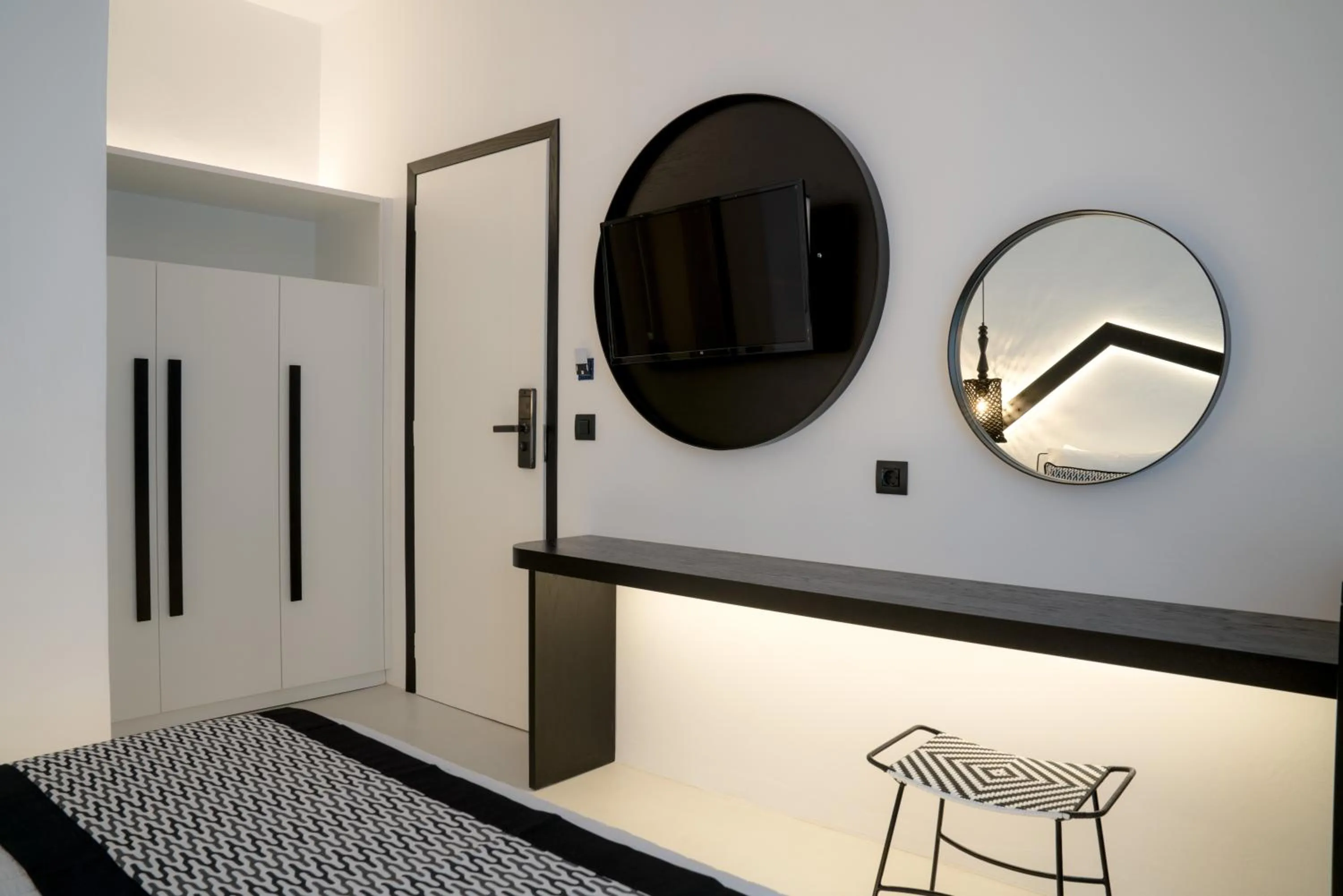 TV and multimedia in Divelia Hotel