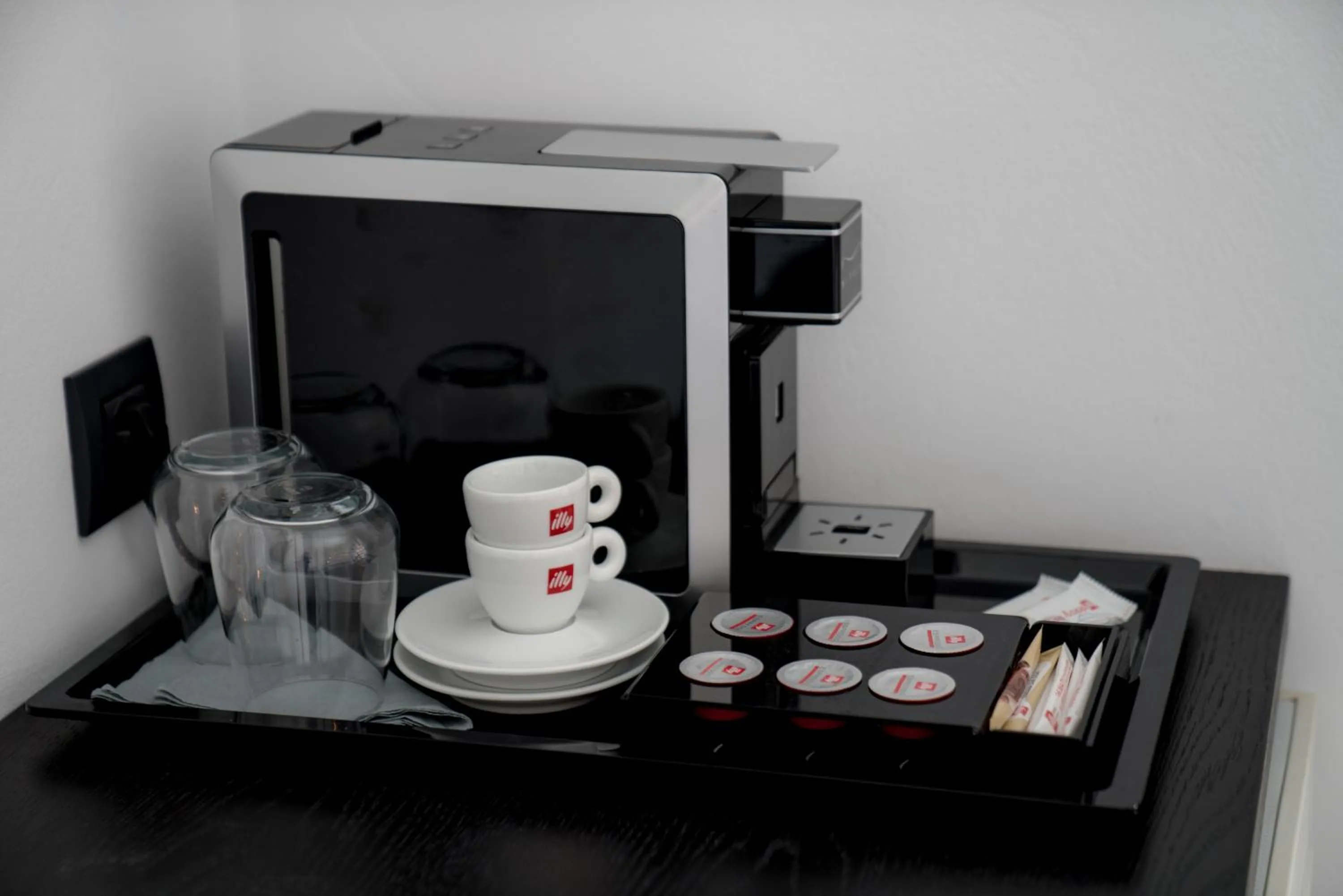 Coffee/tea facilities in Divelia Hotel