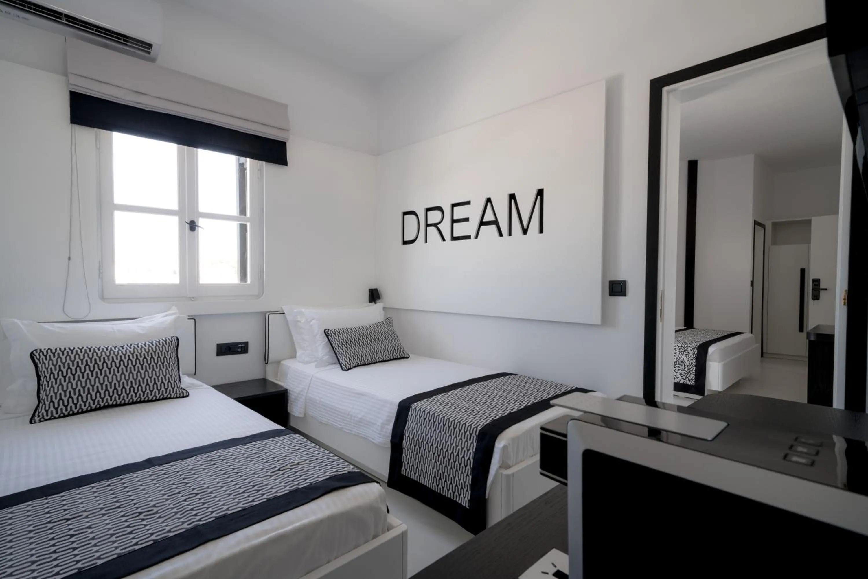 Photo of the whole room, Bed in Divelia Hotel