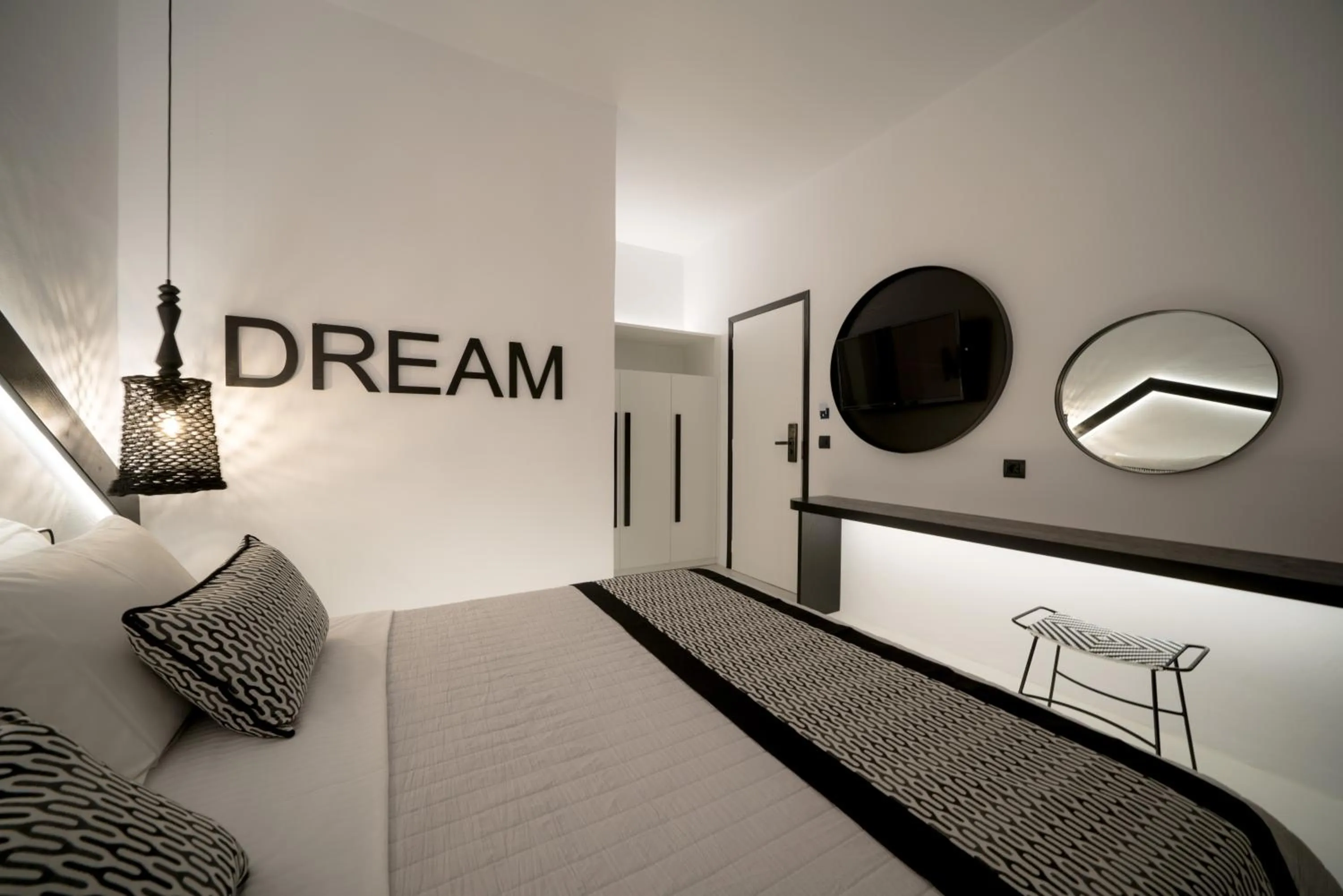 Photo of the whole room, Bed in Divelia Hotel