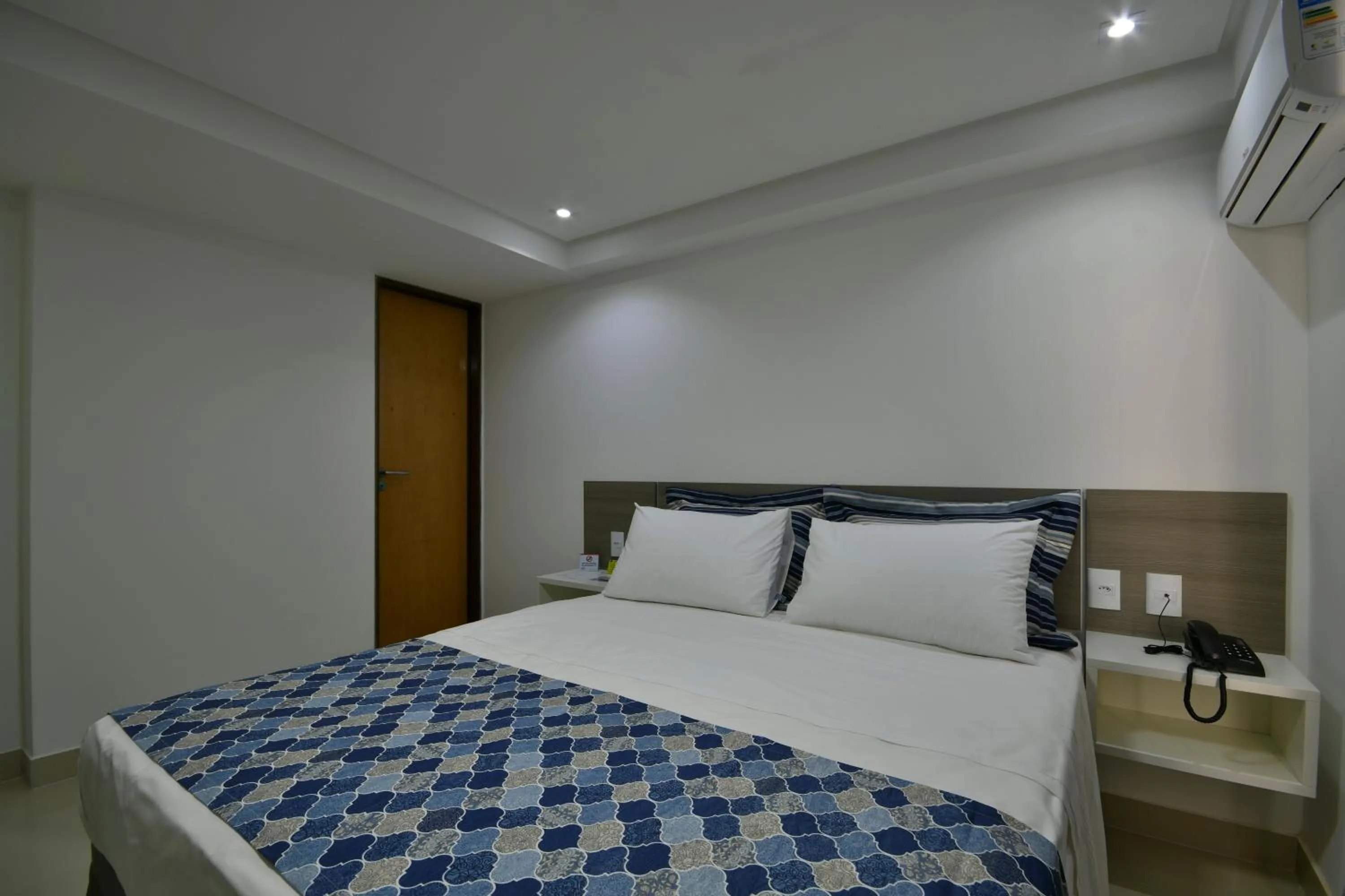 Bed in Littoral Gold Flat