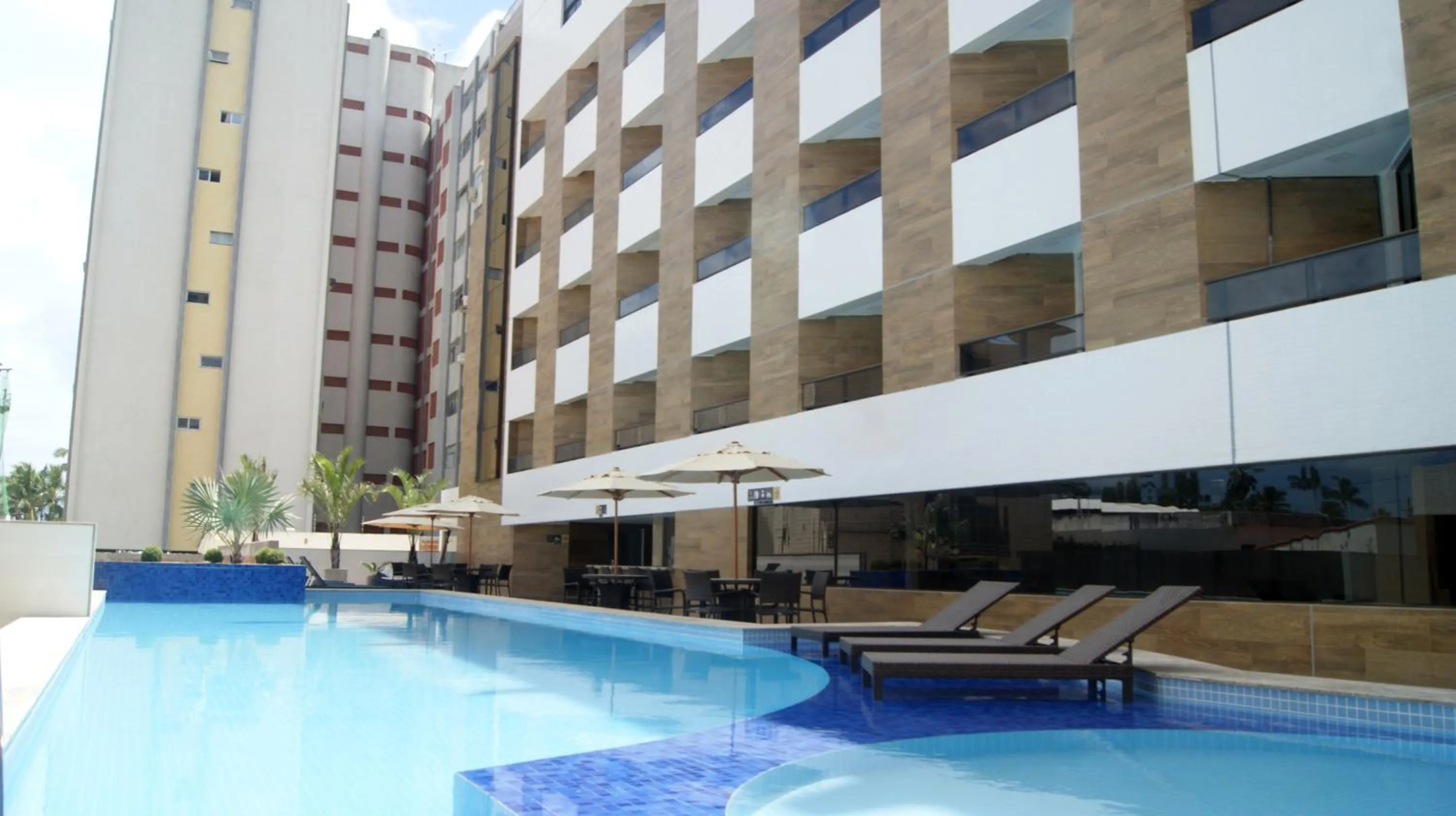 Swimming pool in Littoral Gold Flat