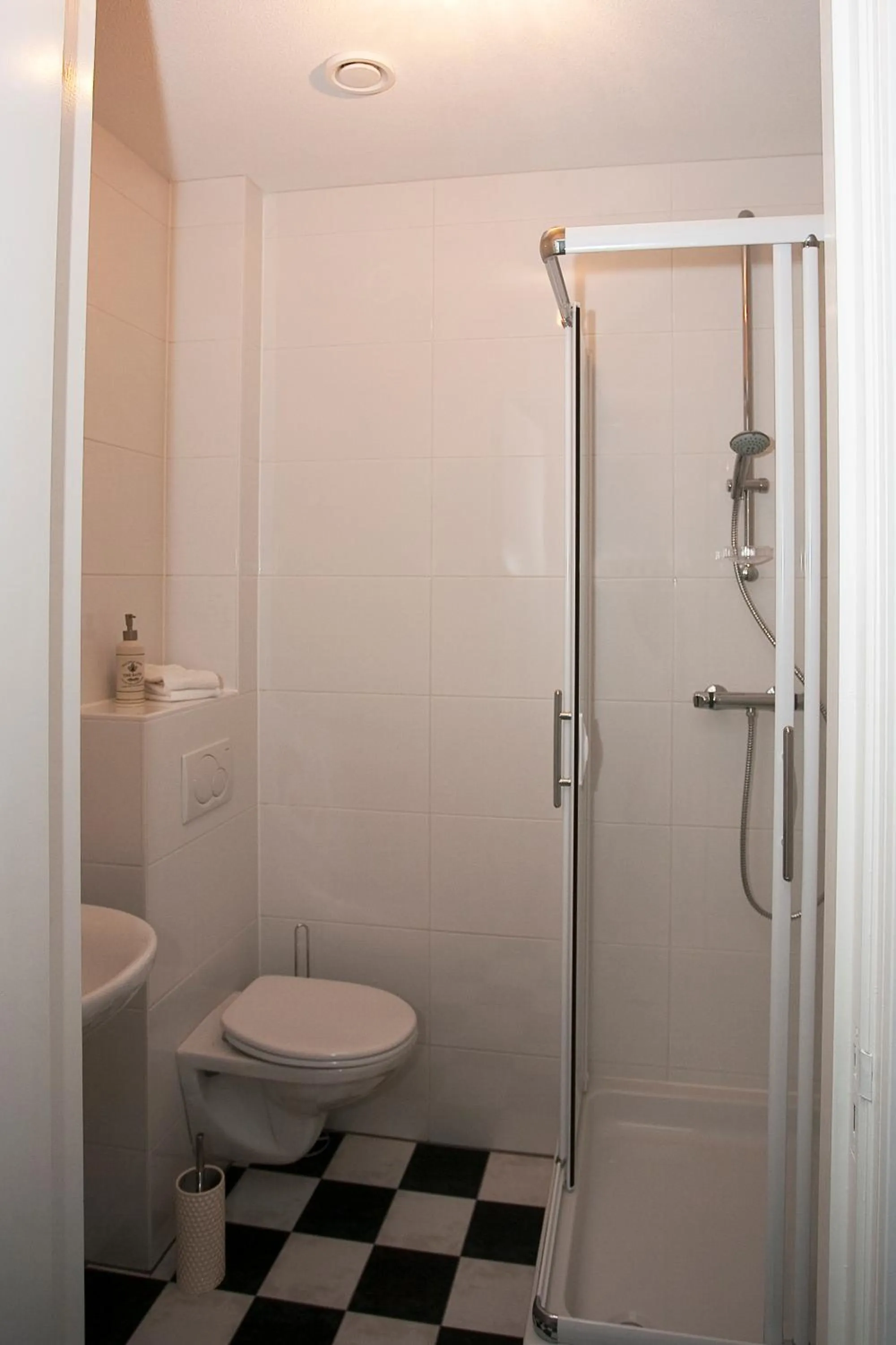 Bathroom in Shepherds House B&B