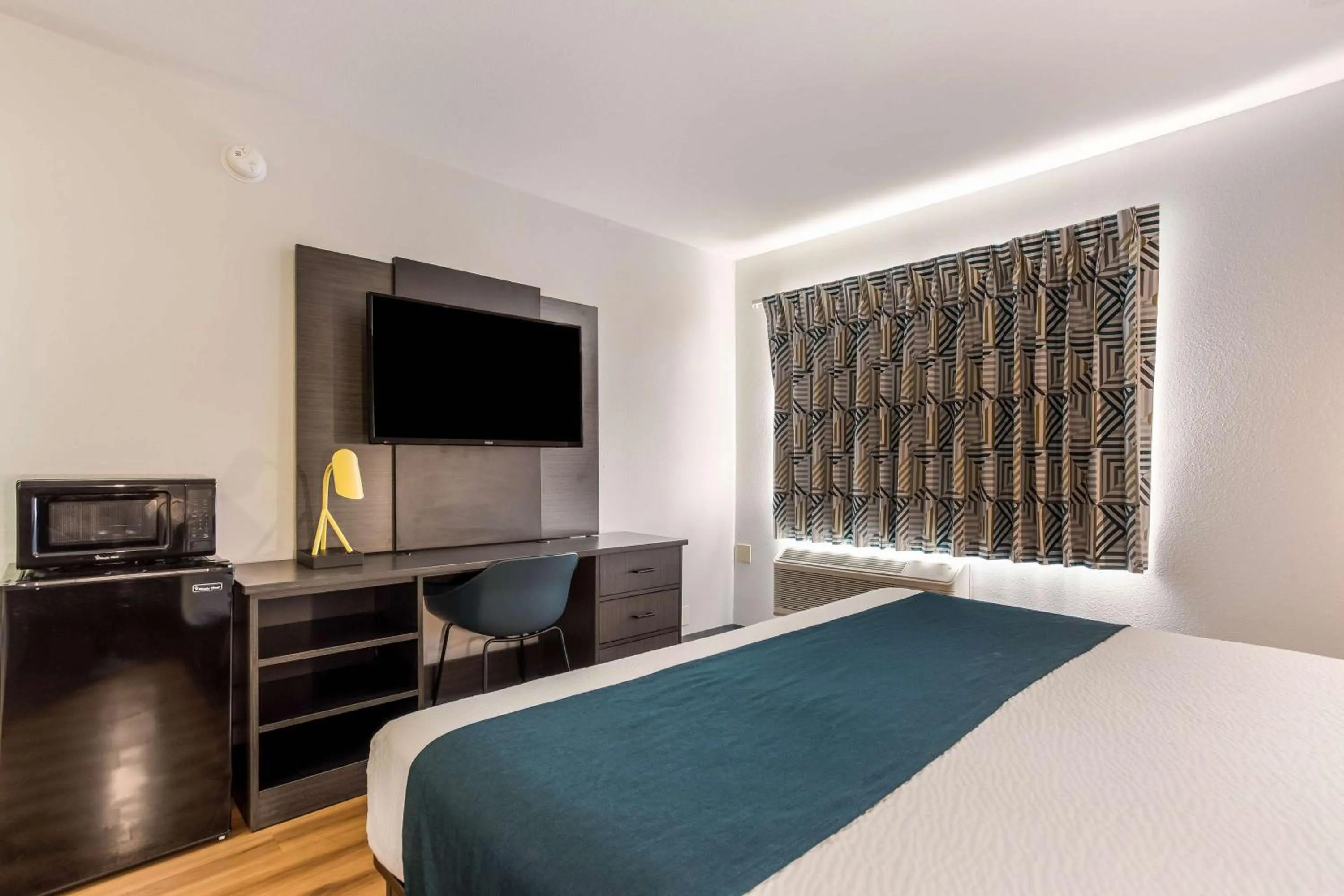 Photo of the whole room in Motel 6 Boise - Airport