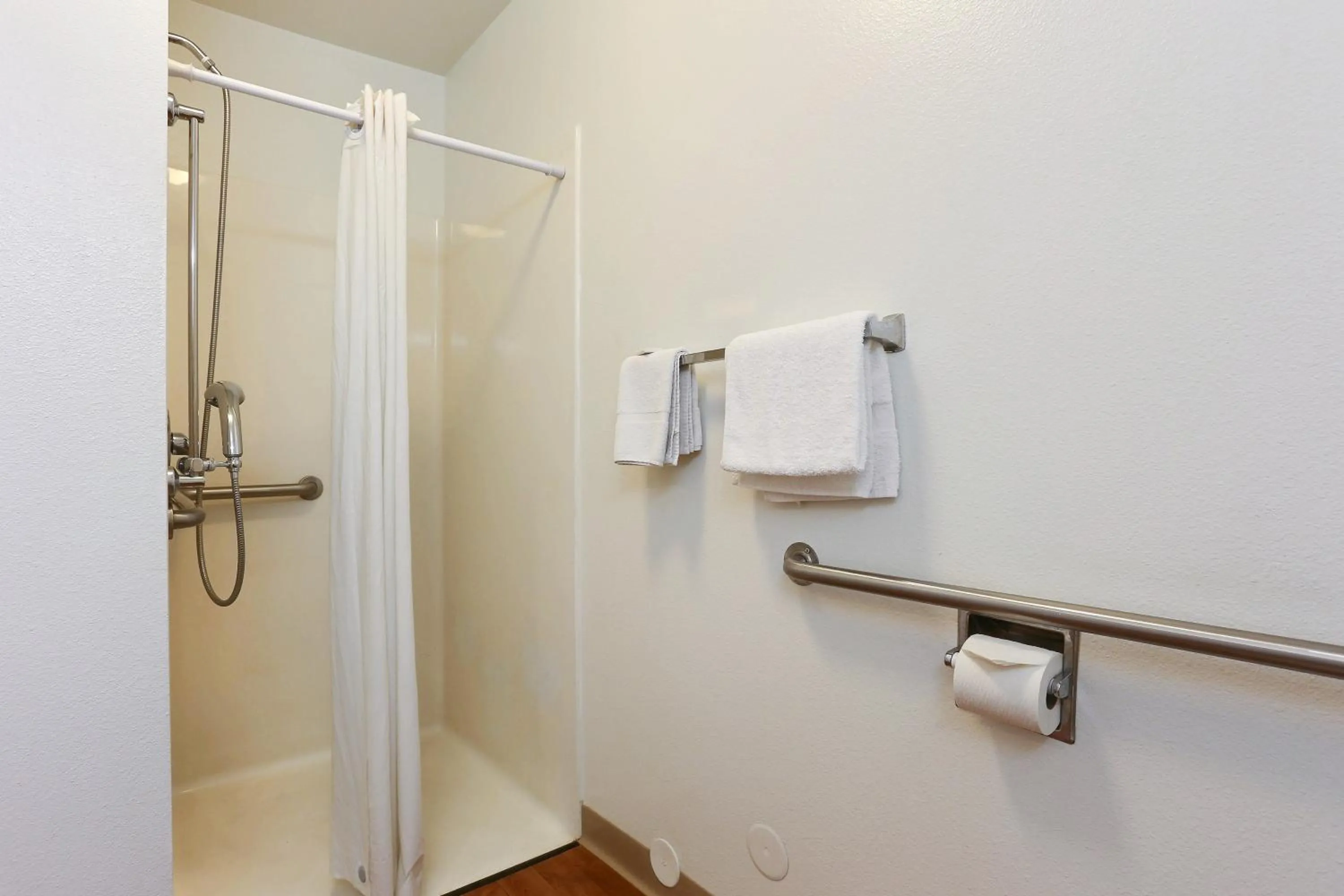 Bathroom in Motel 6 Boise - Airport