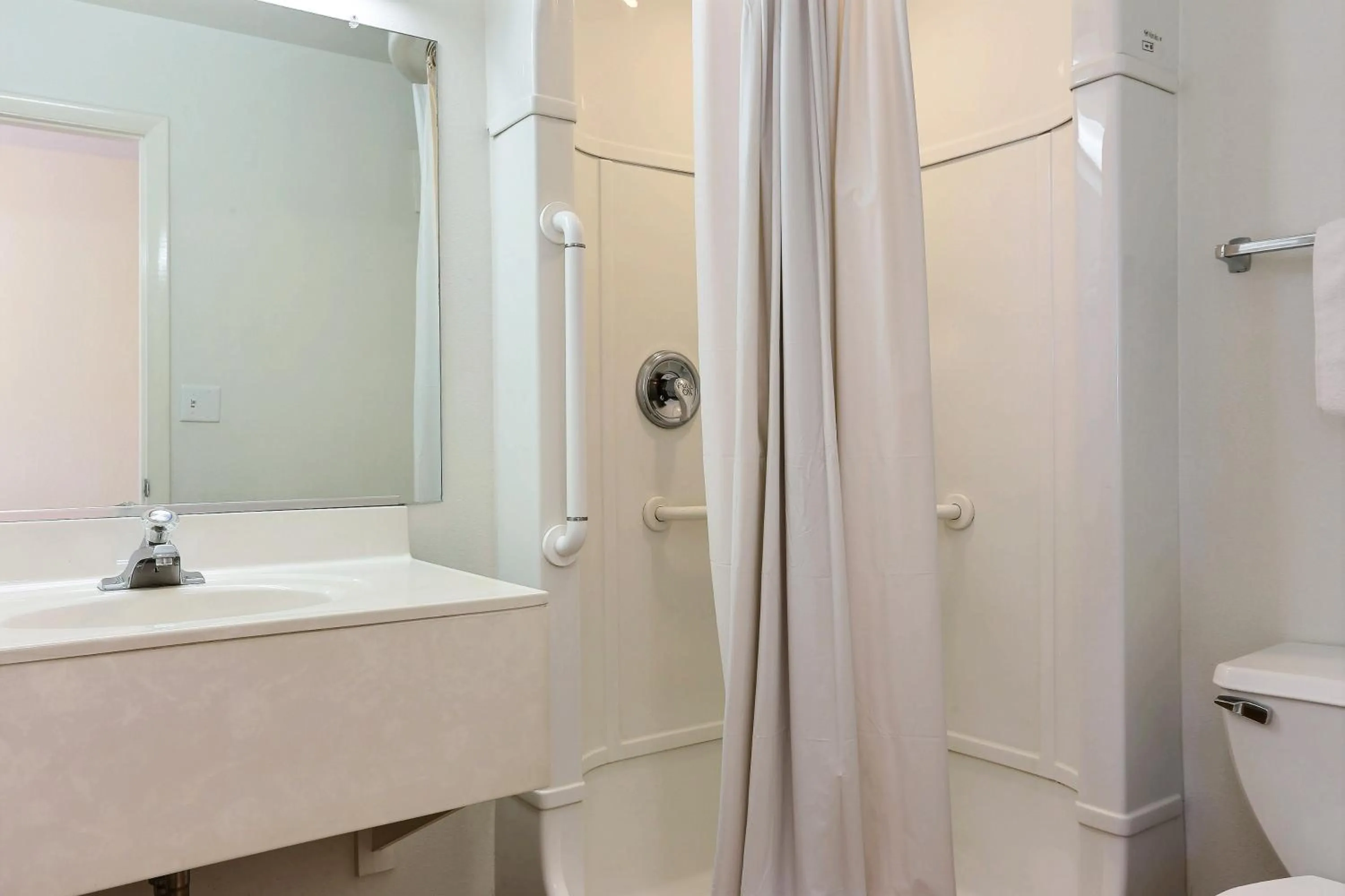 Bathroom in Motel 6 Boise - Airport