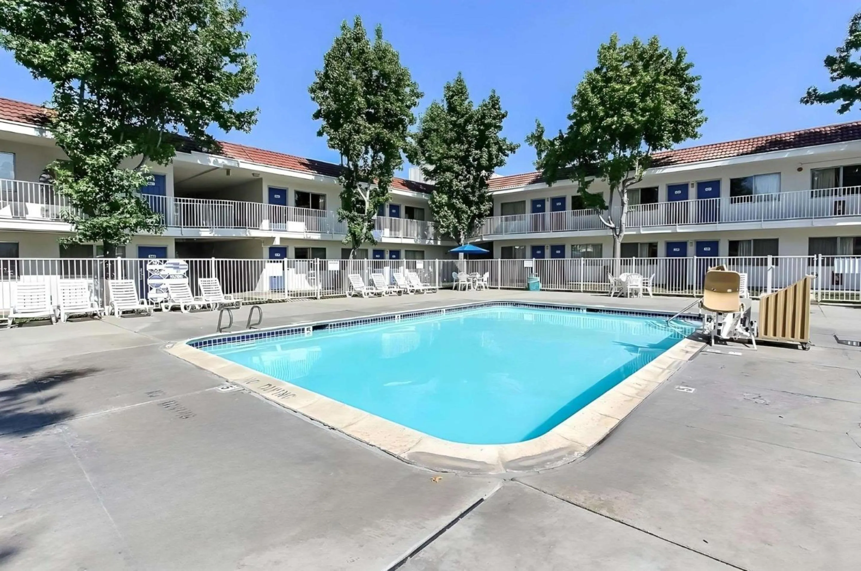 Swimming pool in Motel 6-San Jose, CA - South