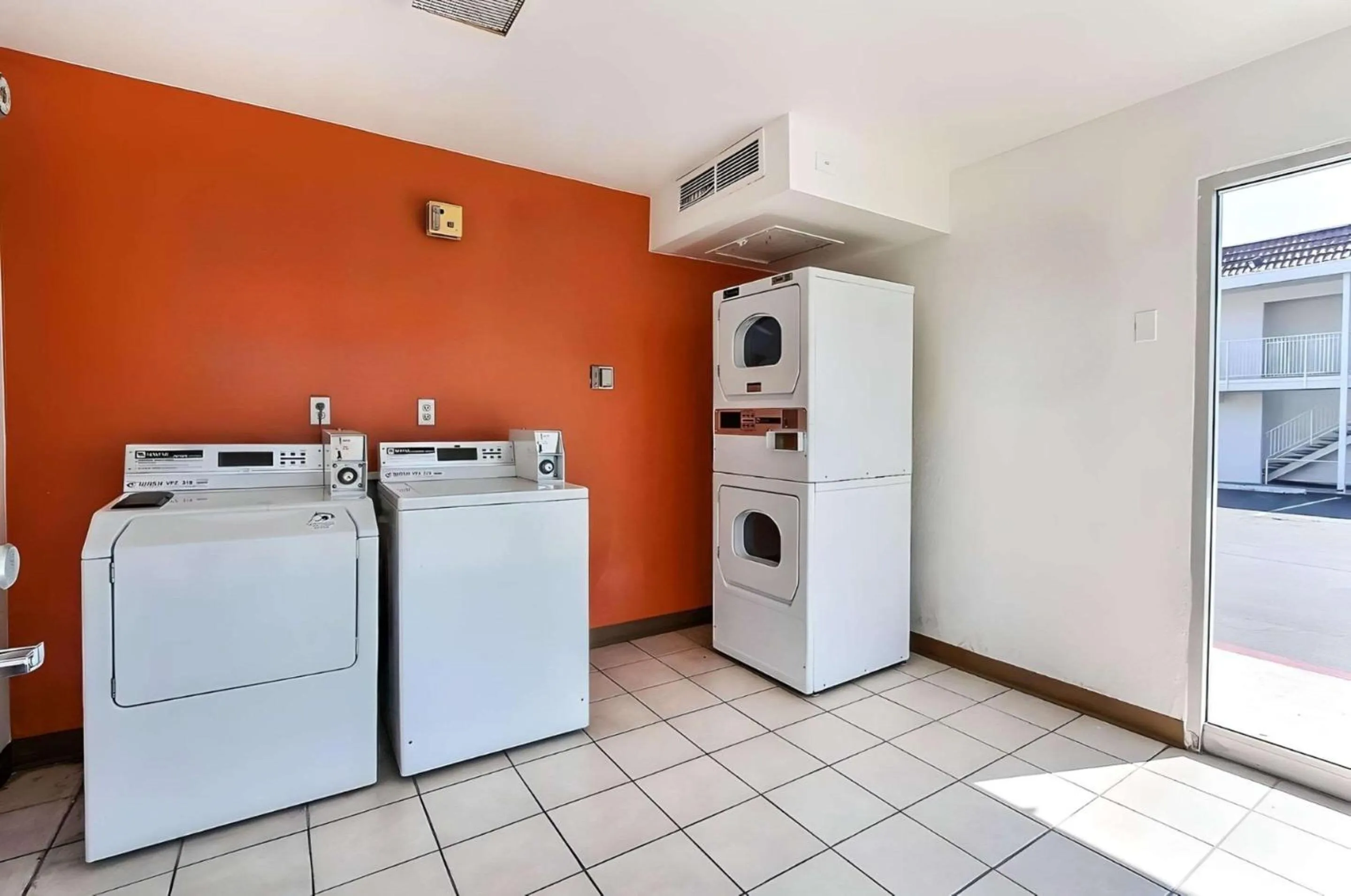 washing machine in Motel 6-San Jose, CA - South