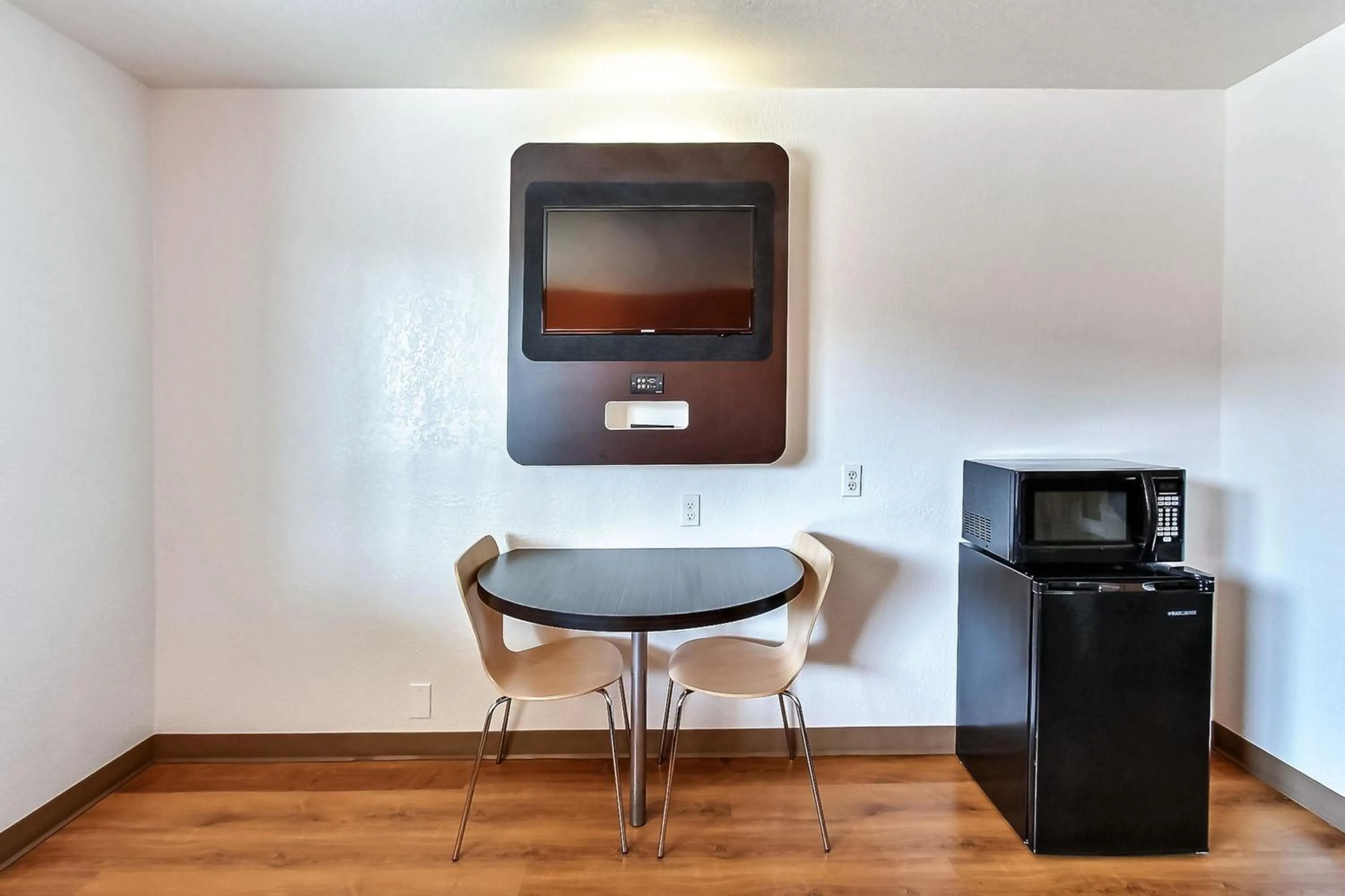 TV and multimedia in Motel 6-San Jose, CA - South