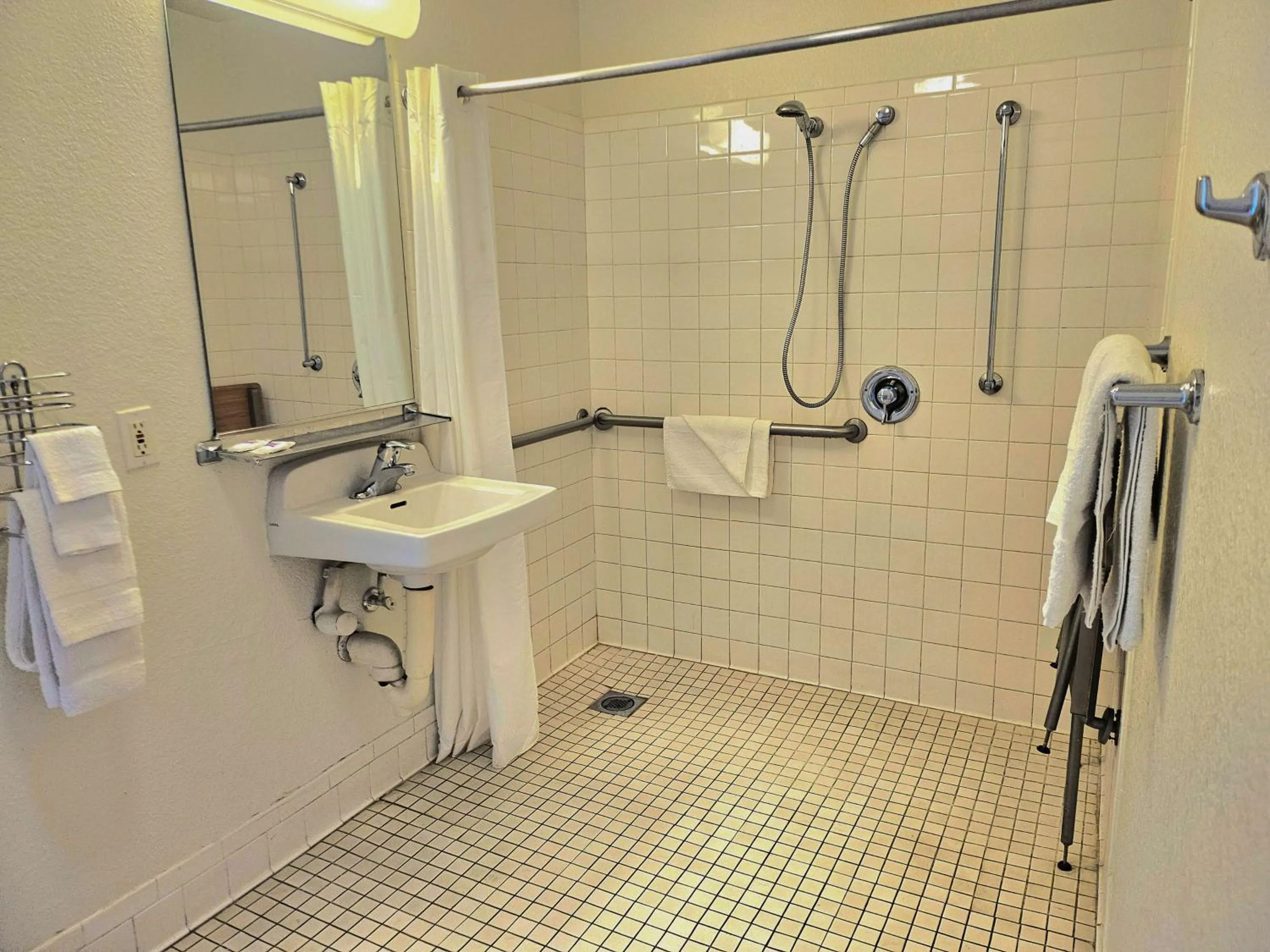 Bathroom in Motel 6-Palm Desert, CA - Palm Springs Area