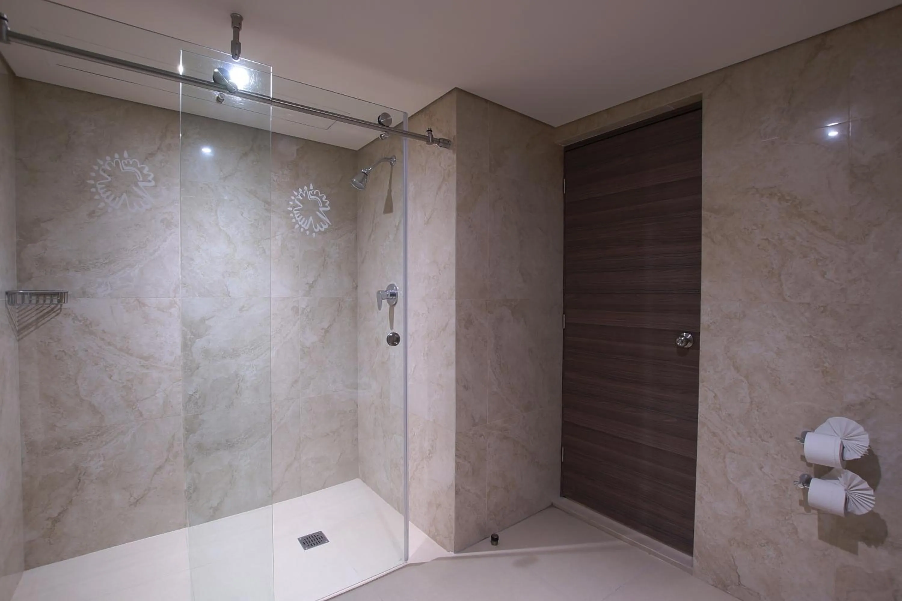 Bathroom in Econo Express Hotel