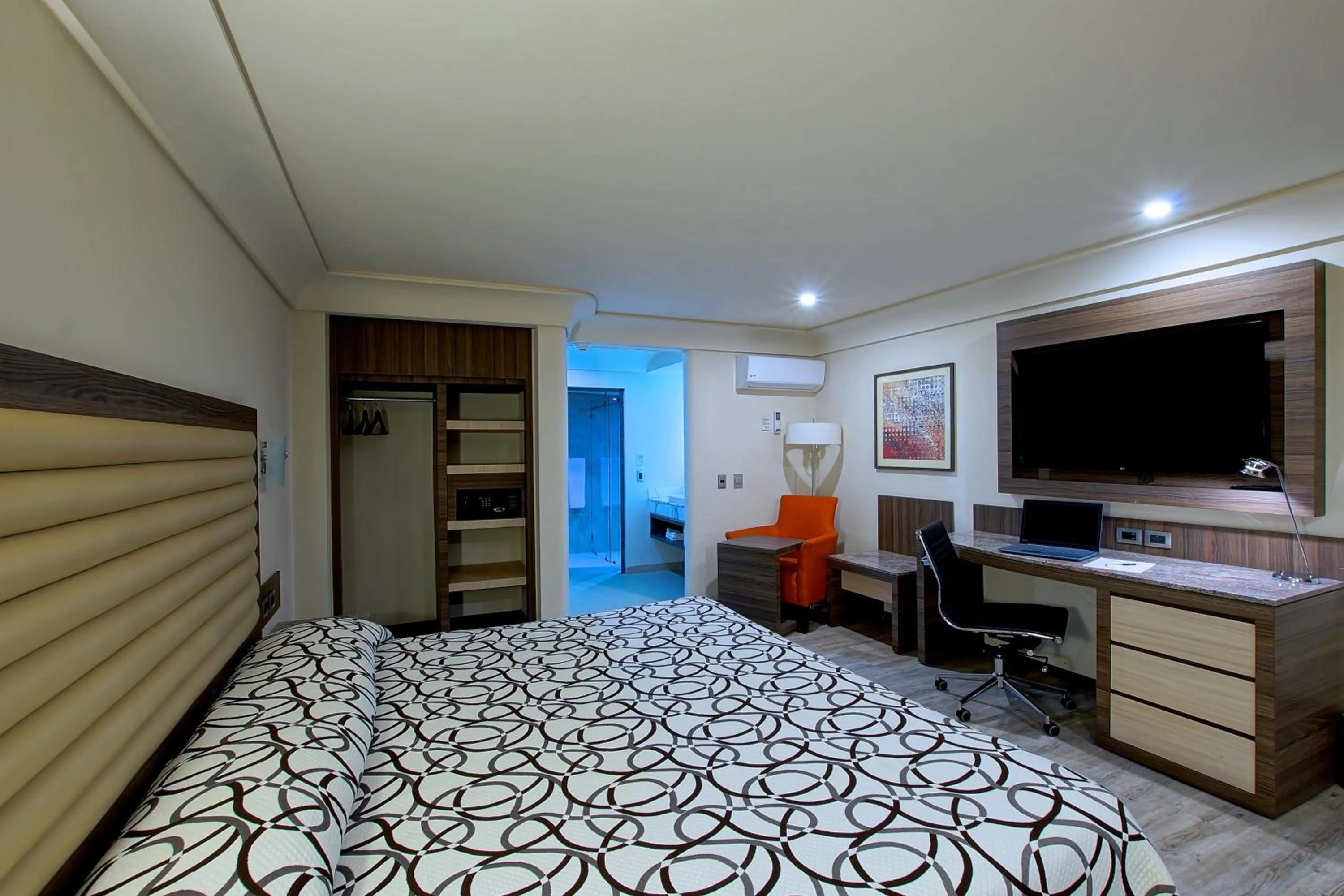 Photo of the whole room, Bed in Econo Express Hotel