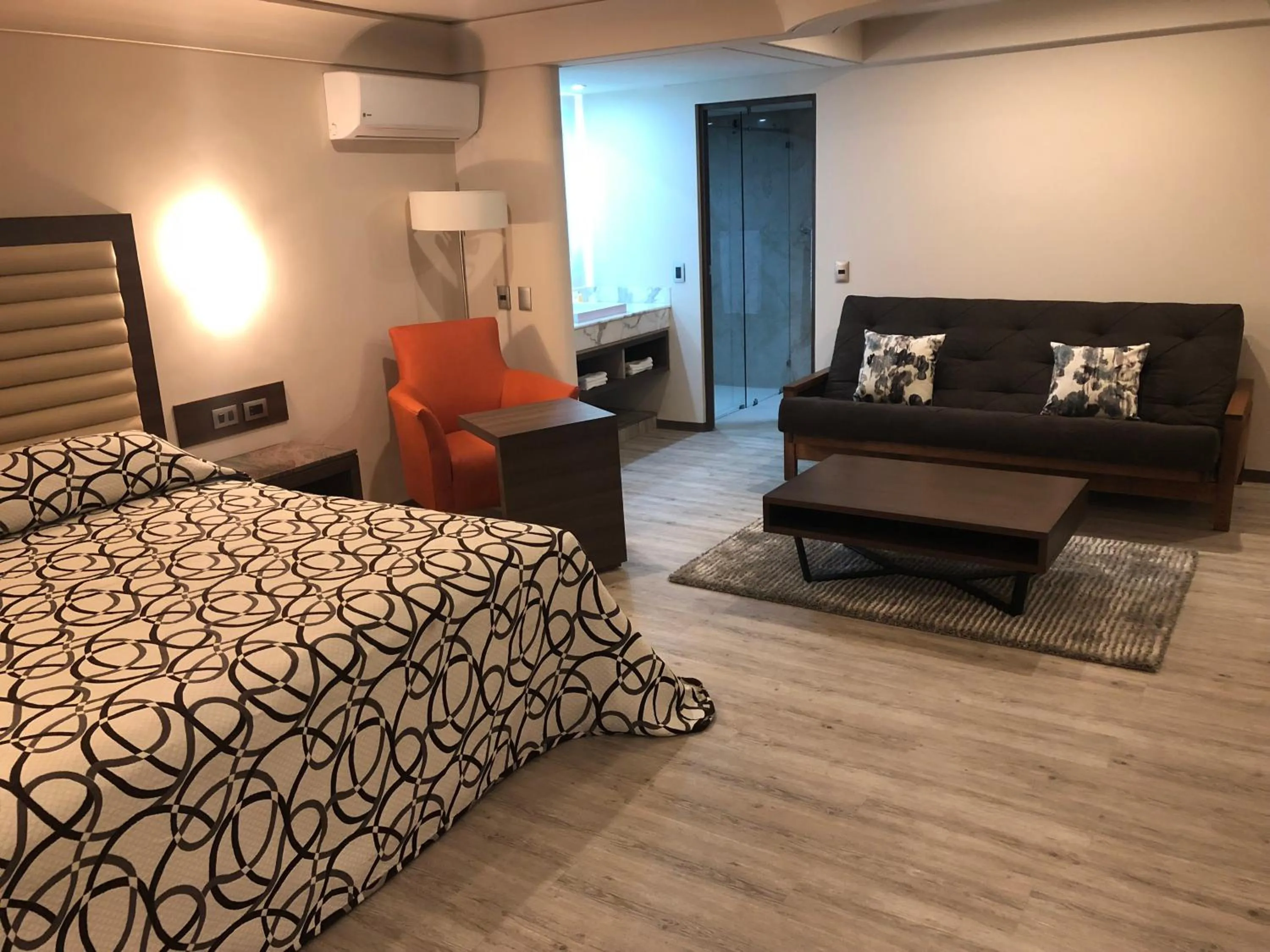 Photo of the whole room, Bed in Econo Express Hotel