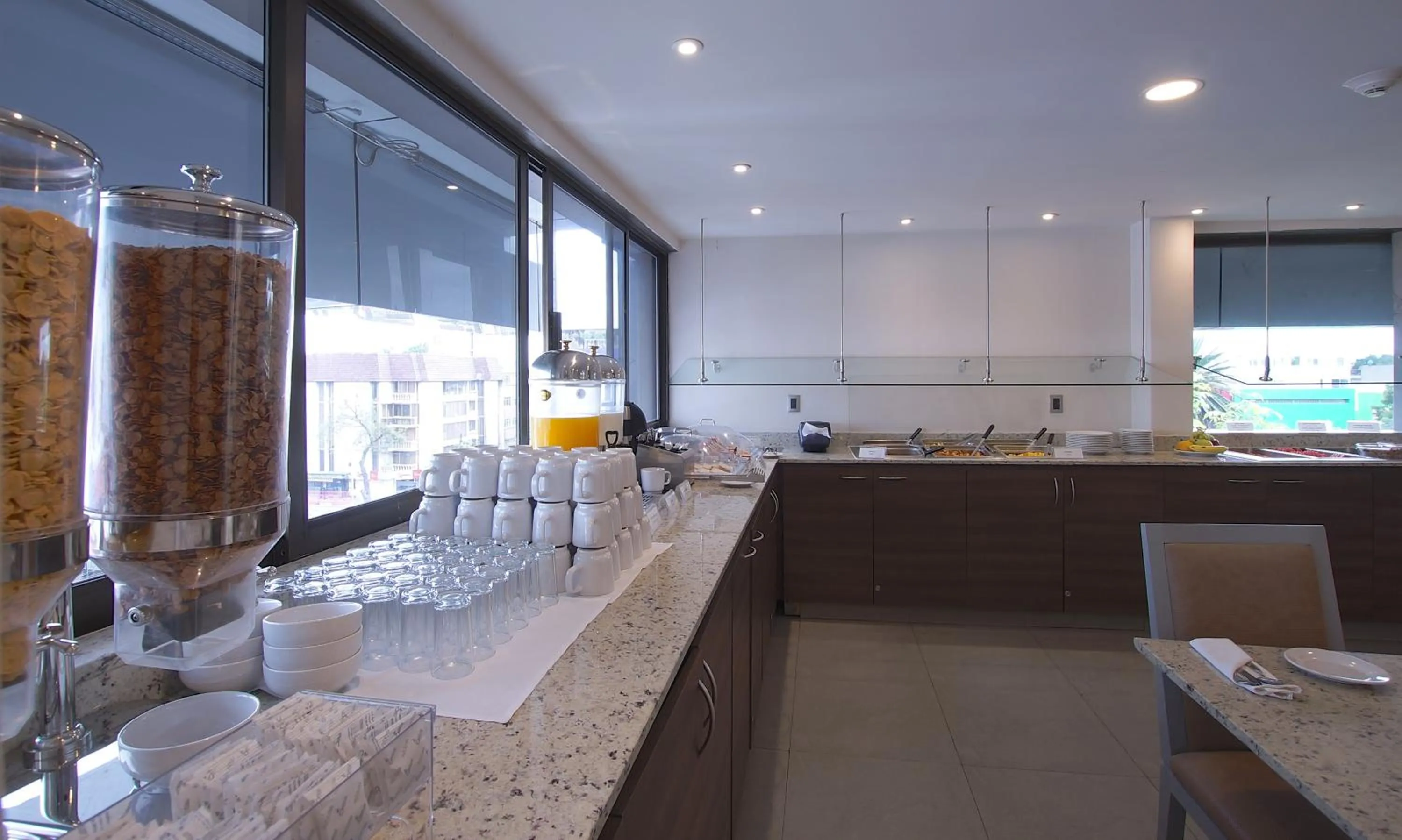 Restaurant/places to eat in Econo Express Hotel