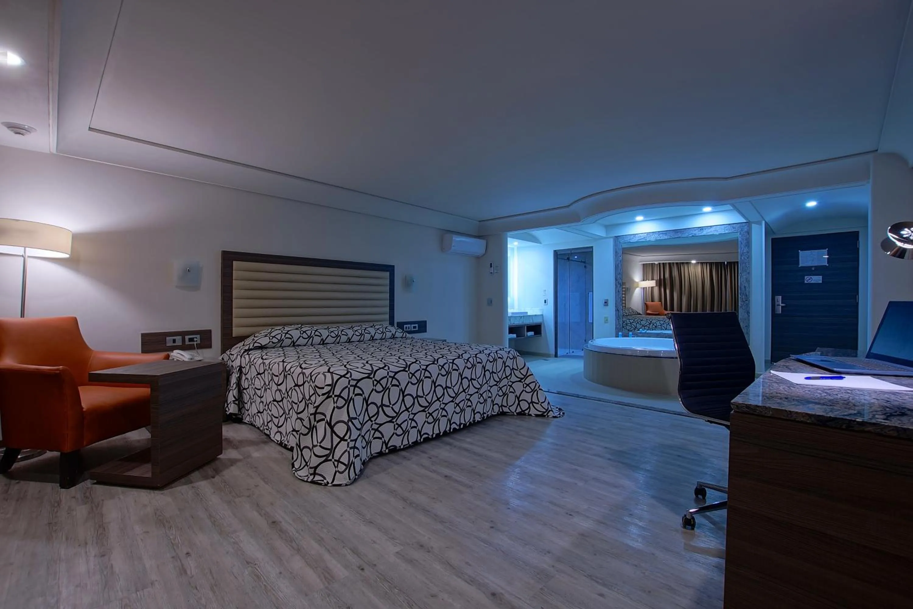 Photo of the whole room, Bed in Econo Express Hotel