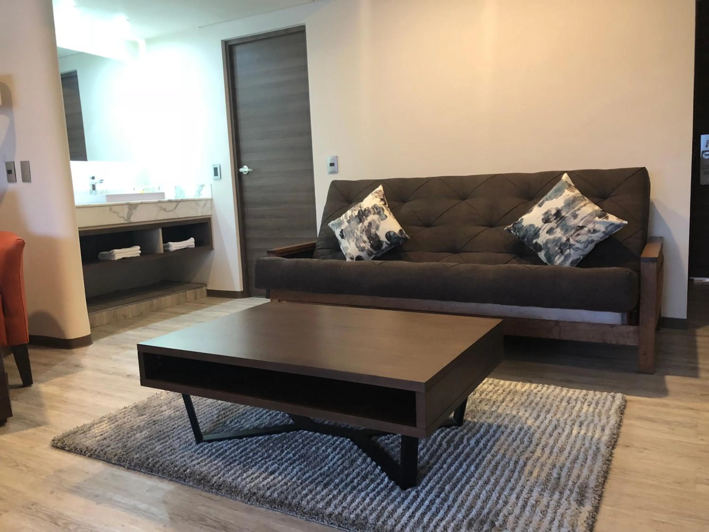 Decorative detail in Econo Express Hotel