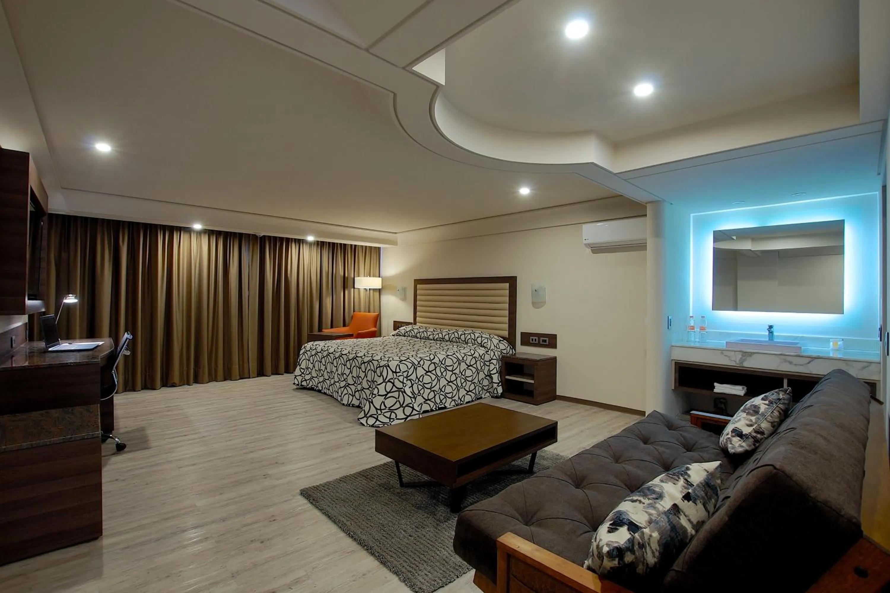 Photo of the whole room, Bed in Econo Express Hotel