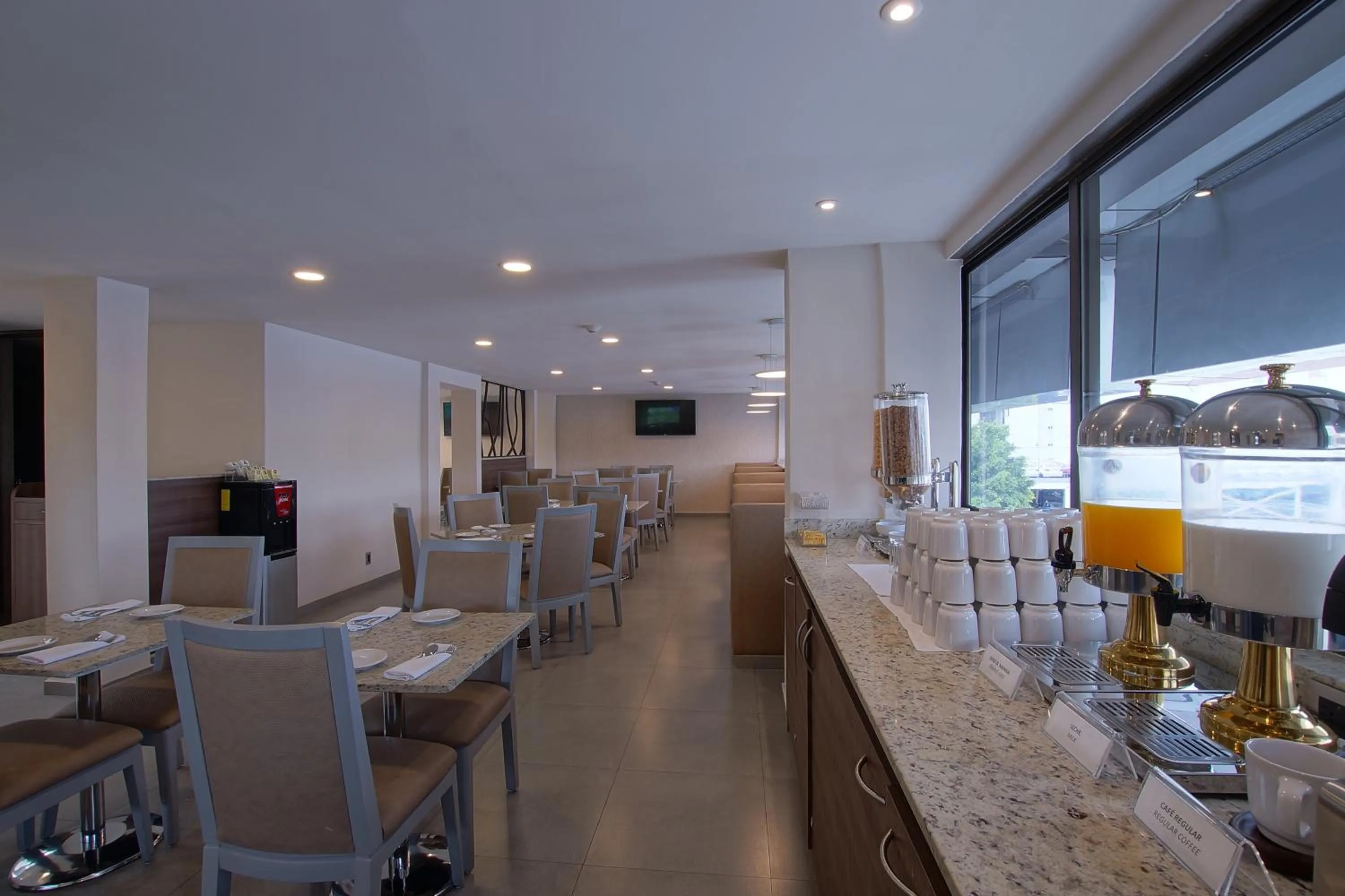 Restaurant/places to eat in Econo Express Hotel