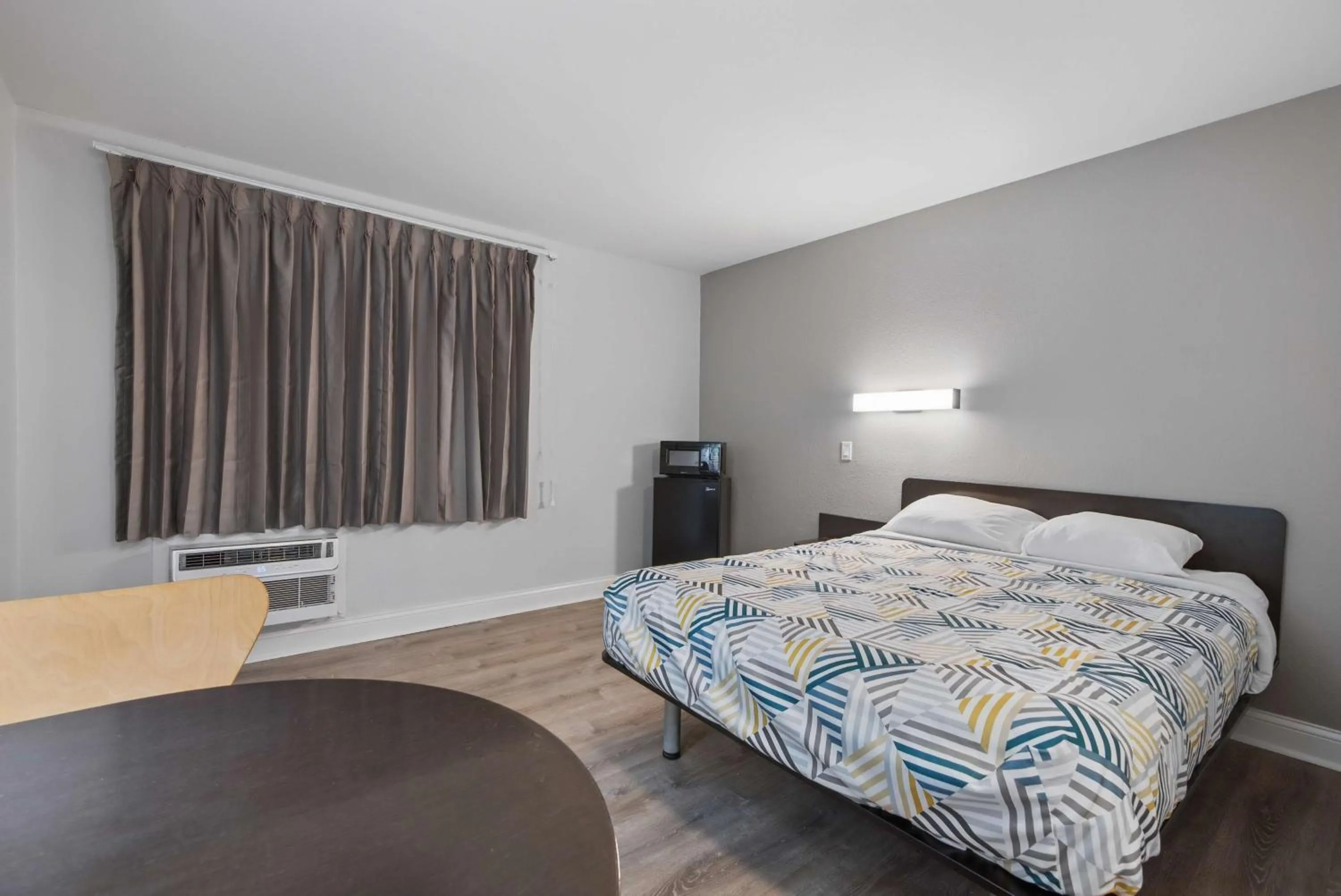 Bedroom, Bed in Motel 6-Normal, IL - Bloomington Area