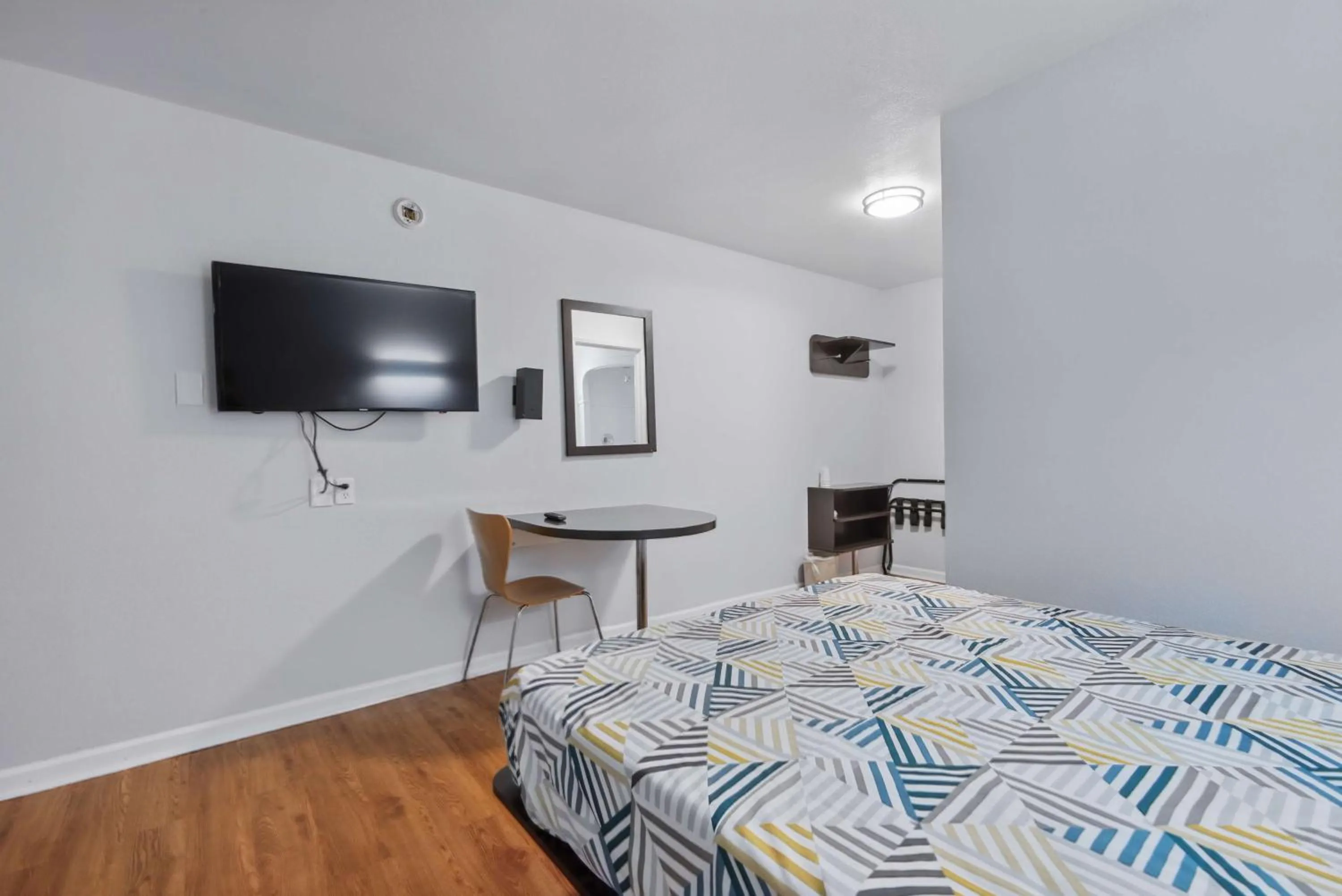 Bedroom, Bed in Motel 6-Normal, IL - Bloomington Area