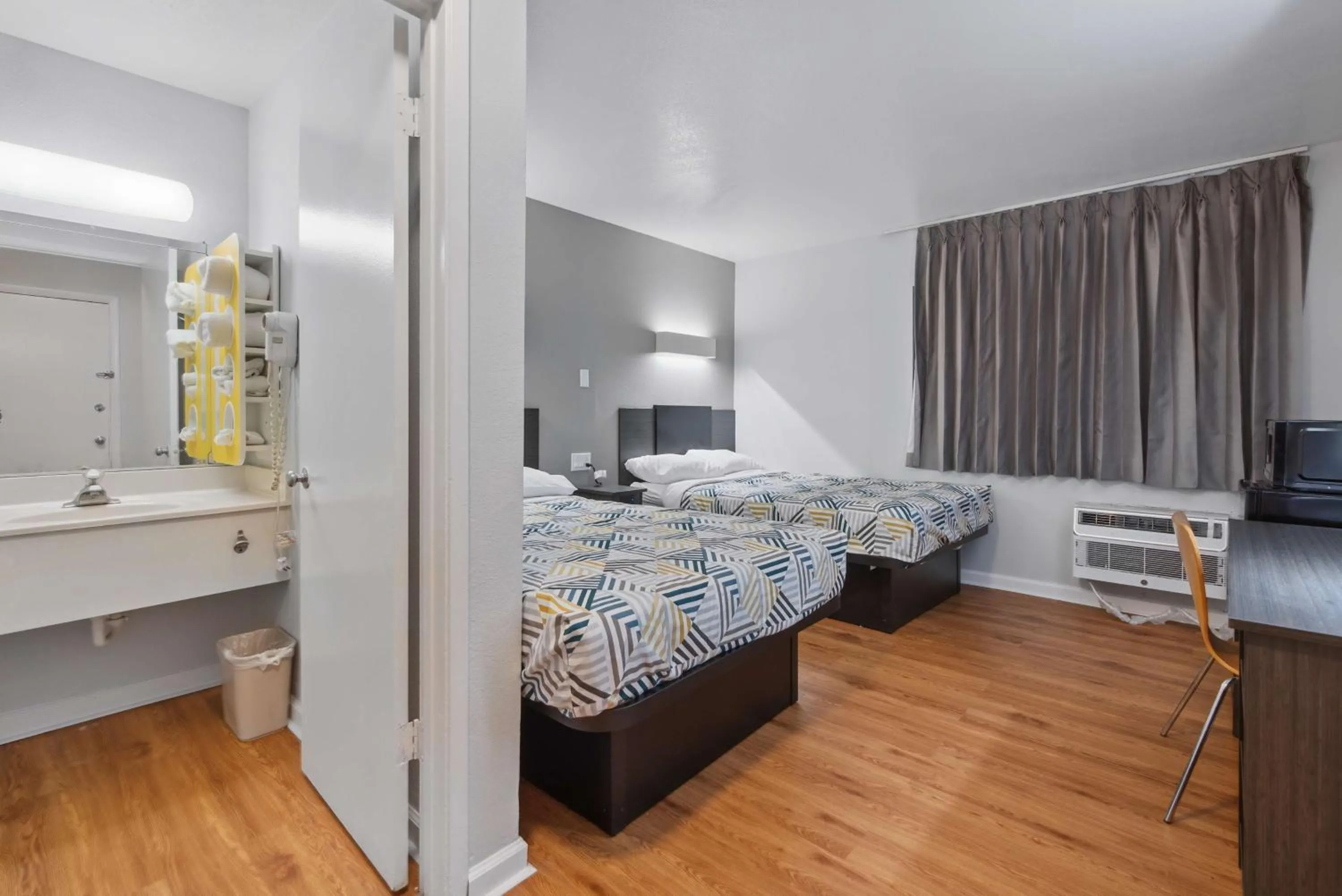 Bedroom, Bed in Motel 6-Normal, IL - Bloomington Area