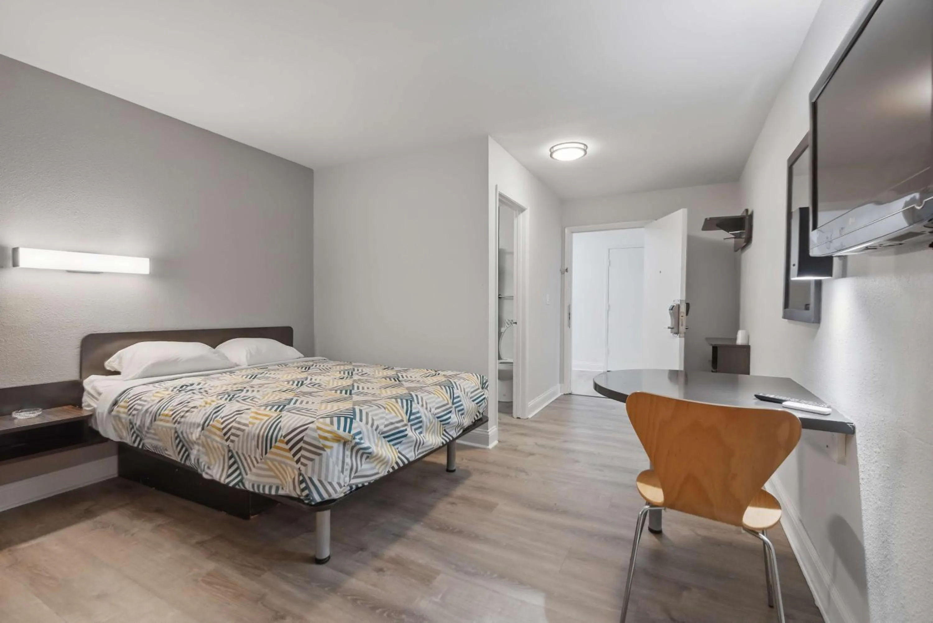 Bedroom, Bed in Motel 6-Normal, IL - Bloomington Area