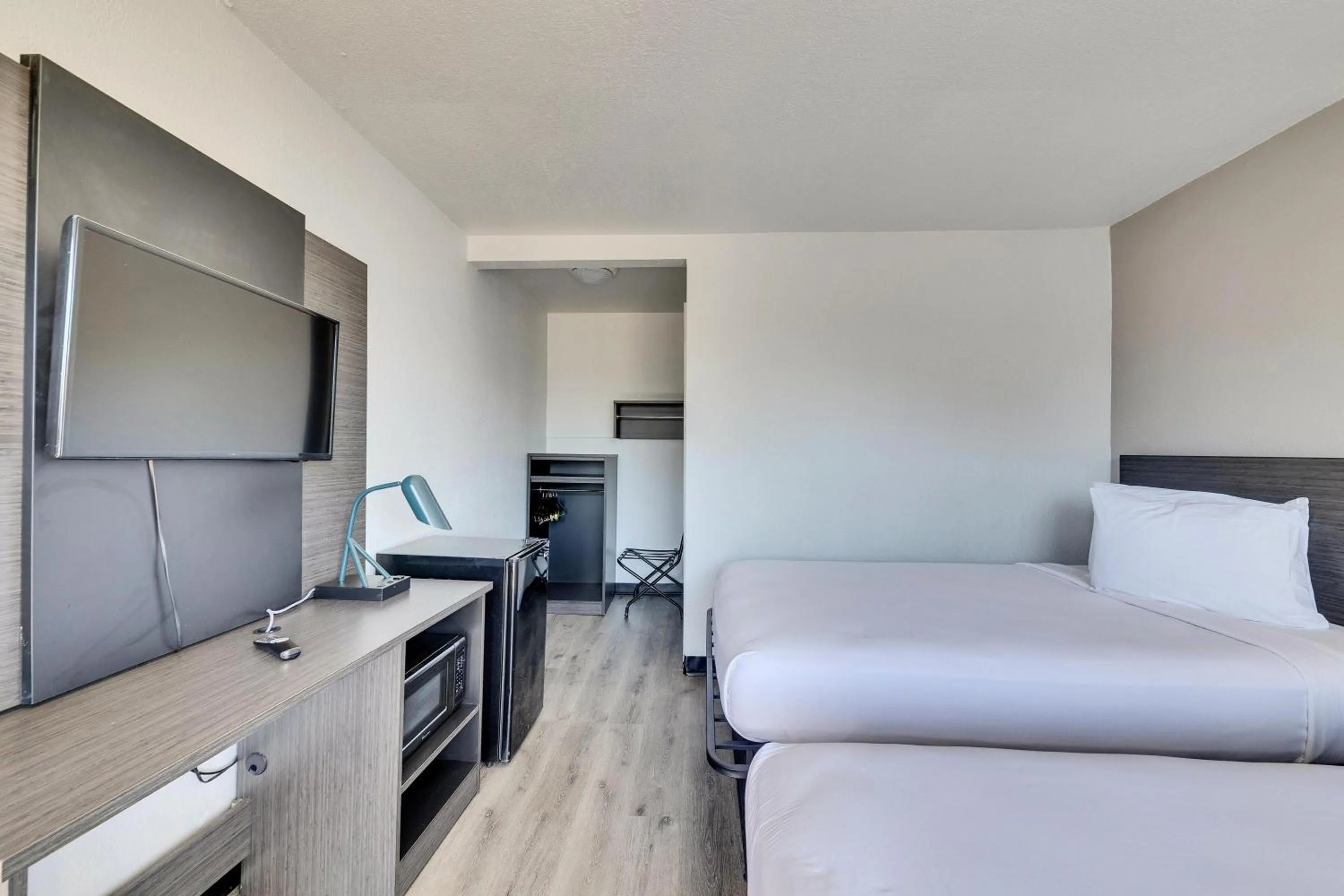 Bed in Motel 6-Austin, TX - Airport - South