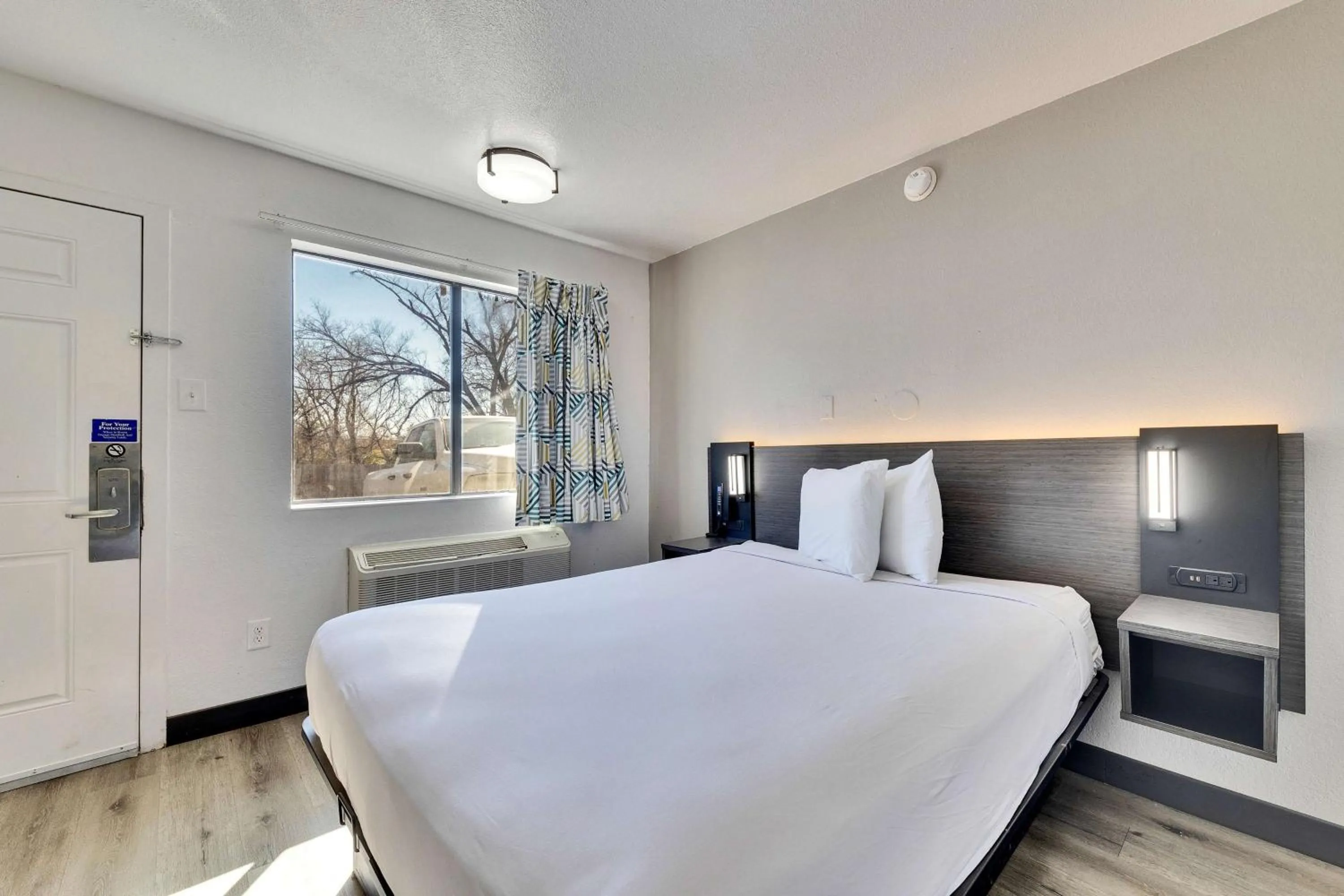 Bedroom, Bed in Motel 6-Austin, TX - Airport - South