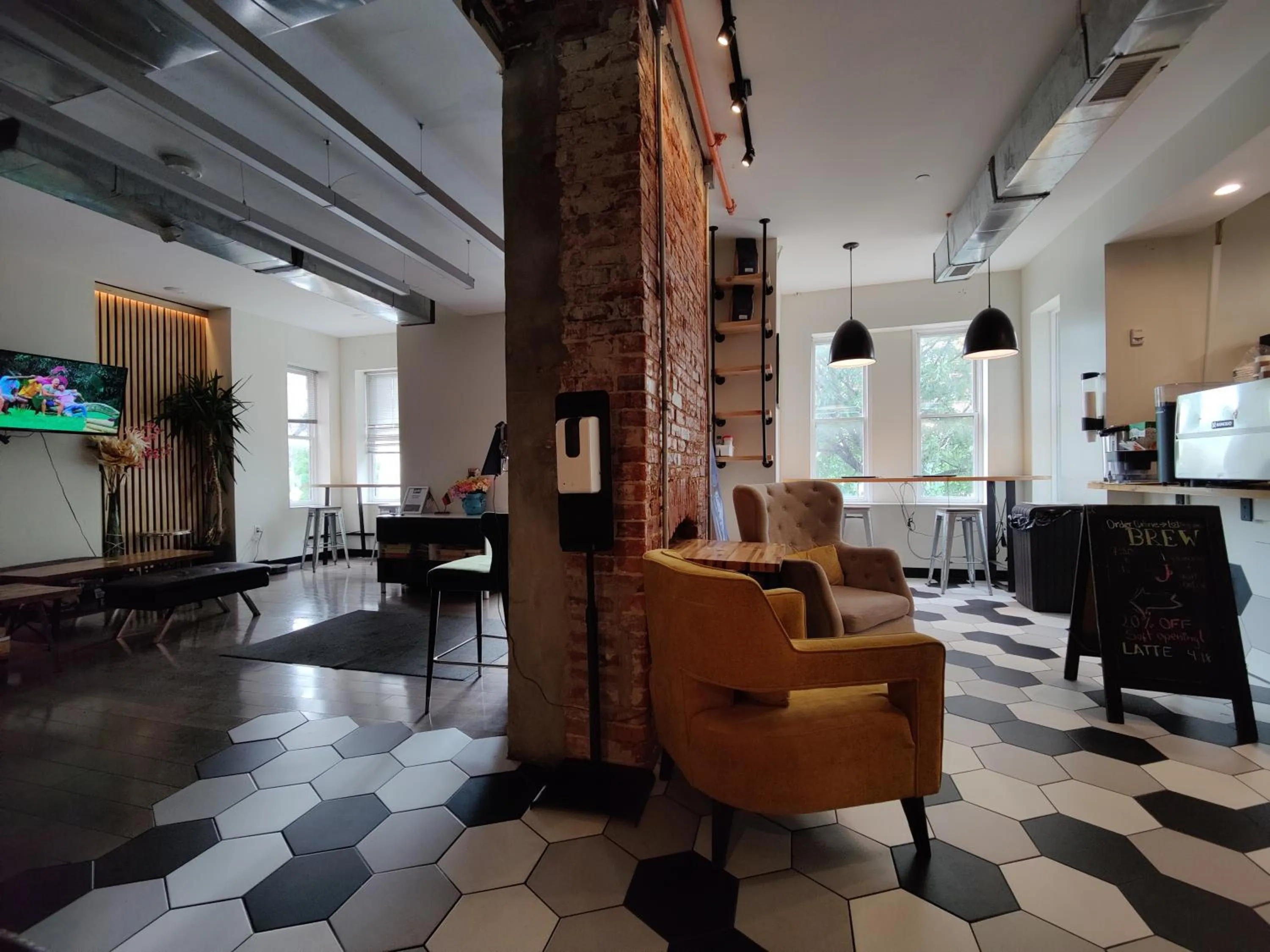 Lounge or bar in U Street Capsule Hostel