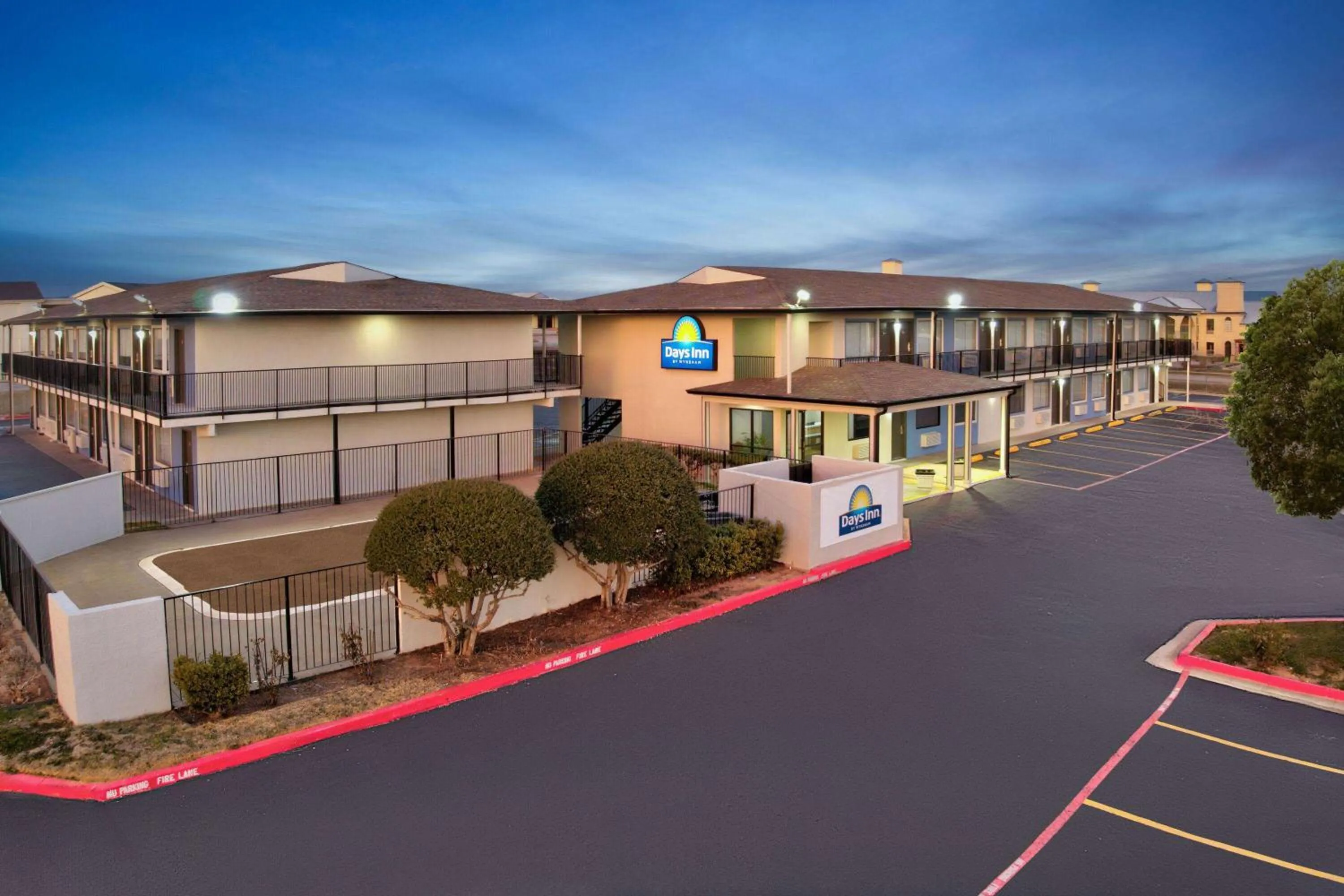 Property building in Days Inn by Wyndham Wichita Falls