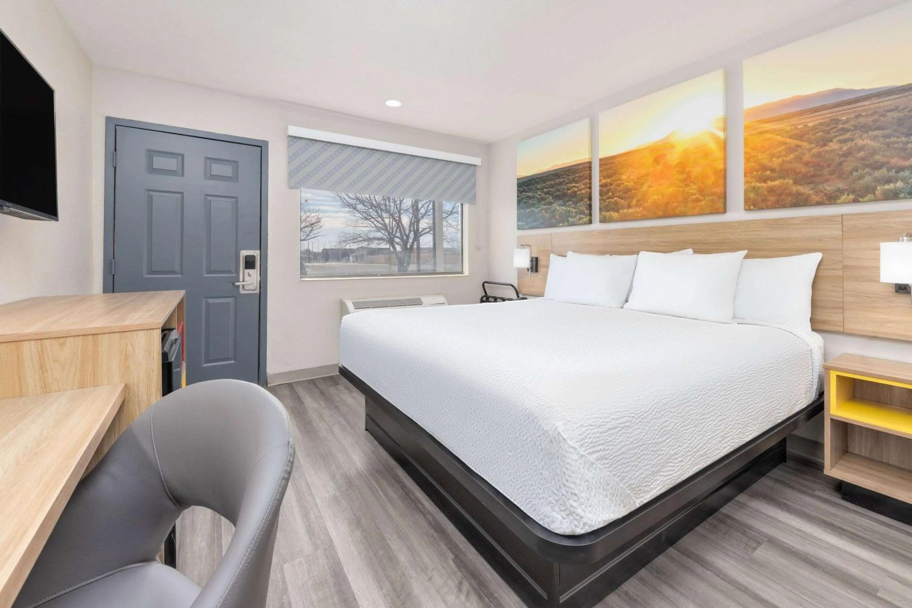 Photo of the whole room, Bed in Days Inn by Wyndham Wichita Falls