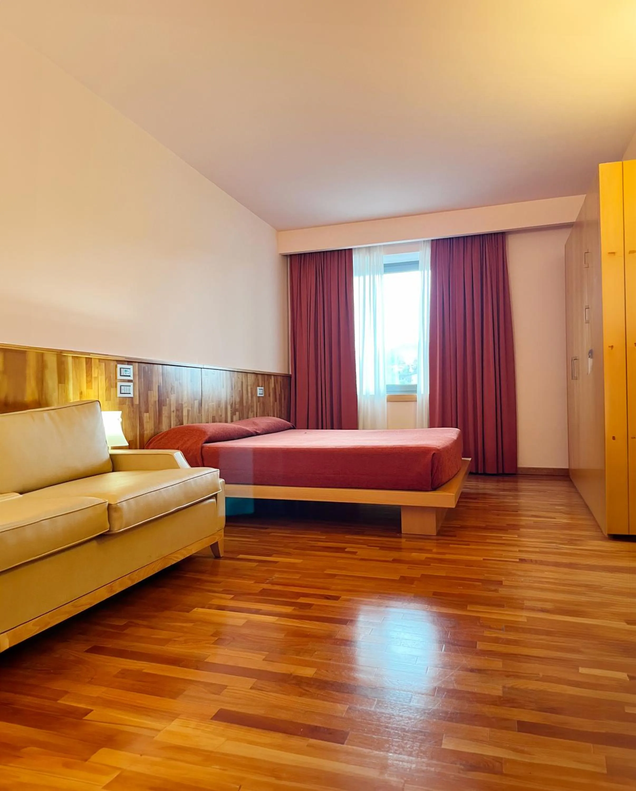 Shower, Bed in don guglielmo panoramic hotel & spa