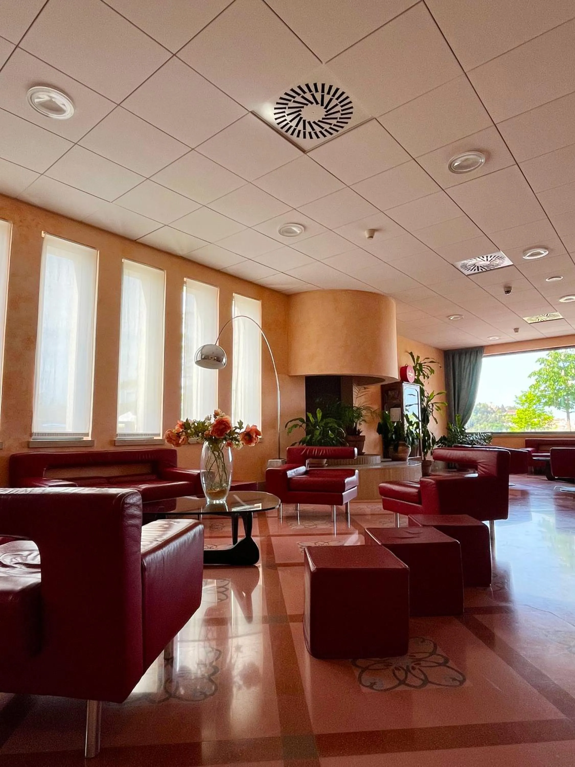 Communal lounge/ TV room in don guglielmo panoramic hotel & spa