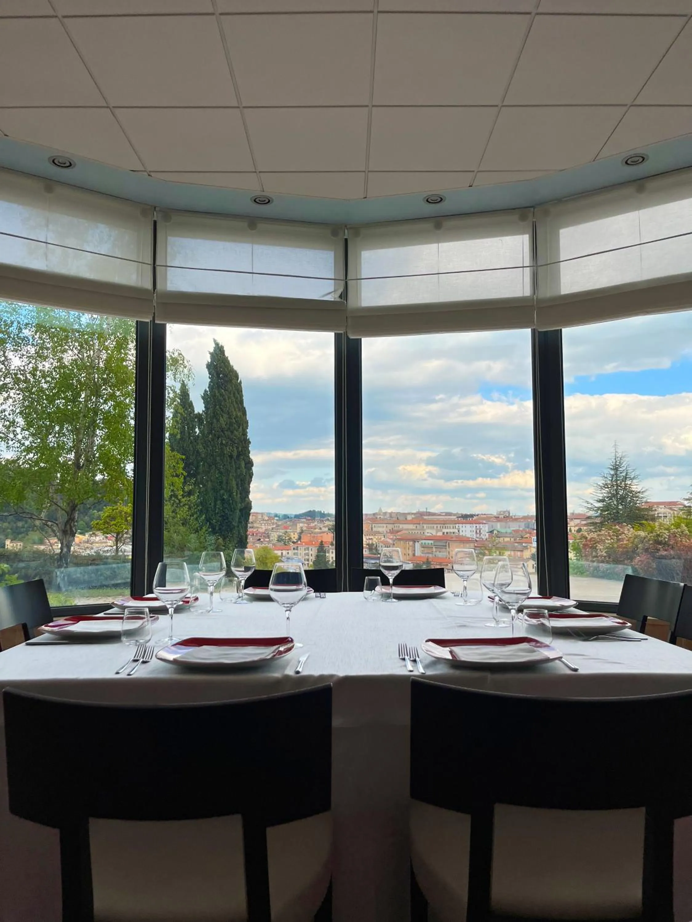 Restaurant/places to eat in don guglielmo panoramic hotel & spa