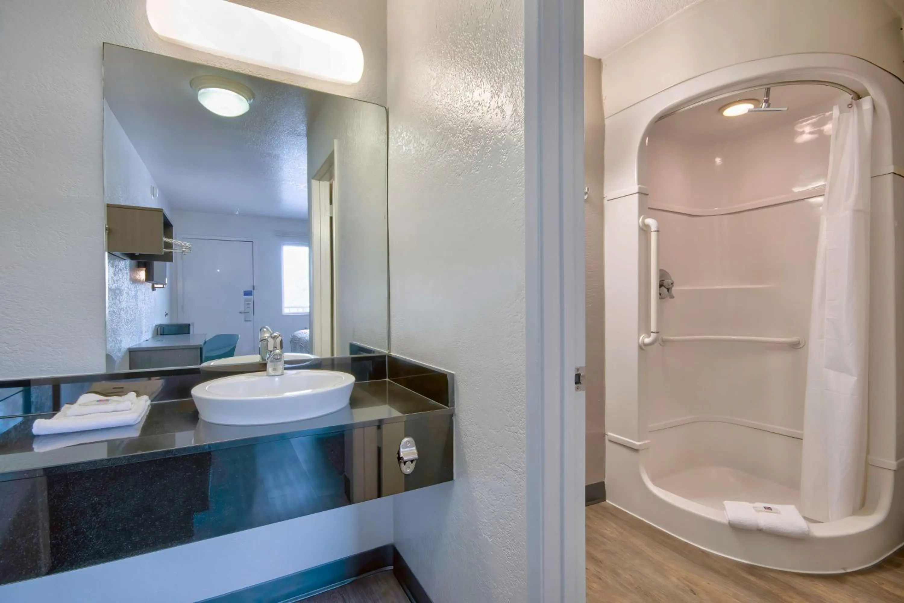 Bathroom in Motel 6-Albuquerque, NM - Midtown