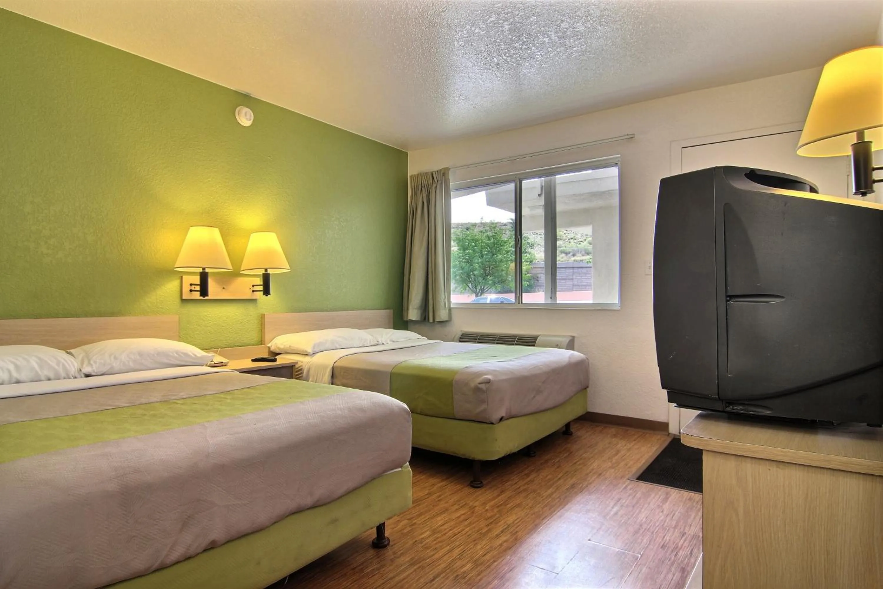 Bedroom, Bed in Motel 6-Albuquerque, NM - Midtown