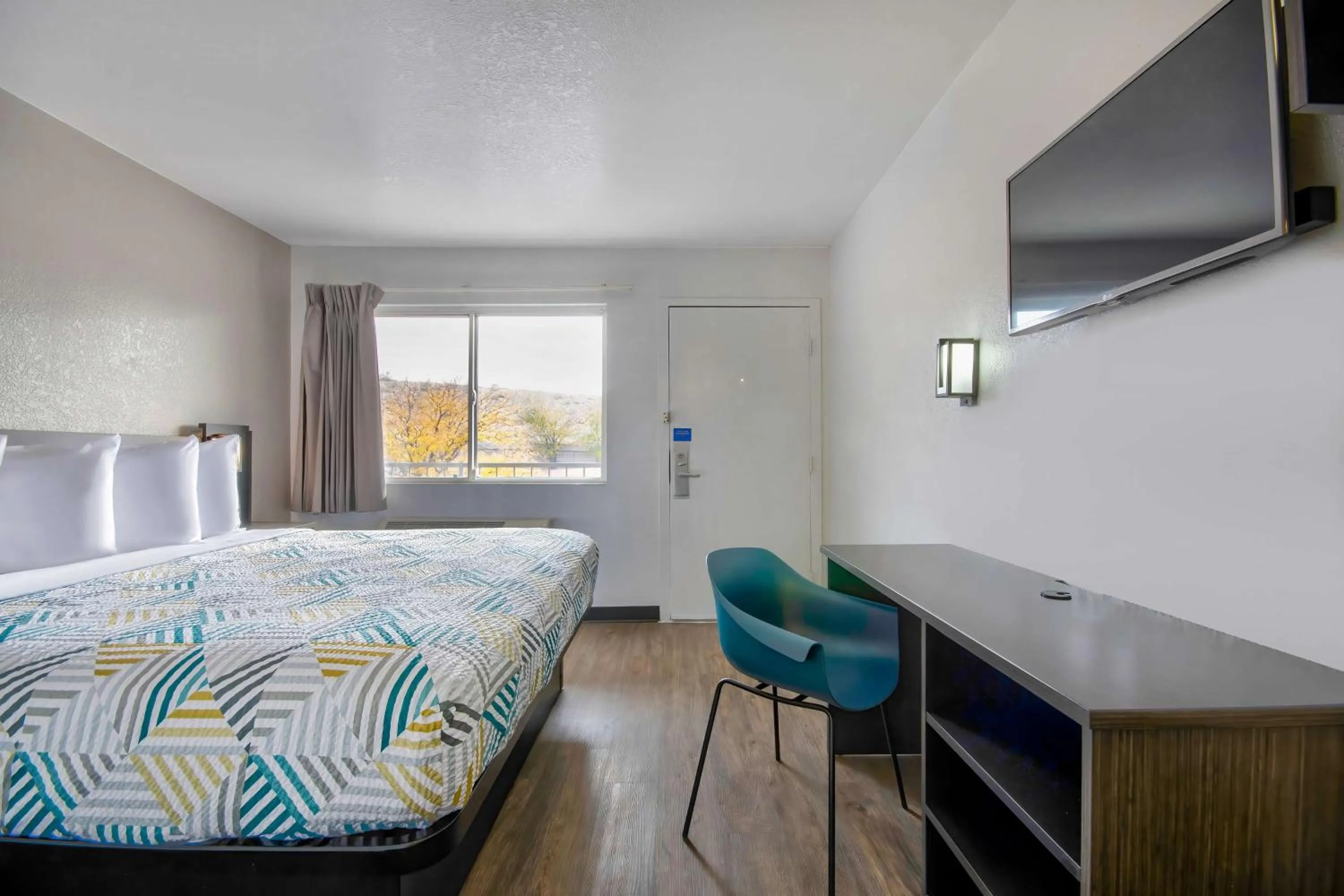 Bedroom, Bed in Motel 6-Albuquerque, NM - Midtown