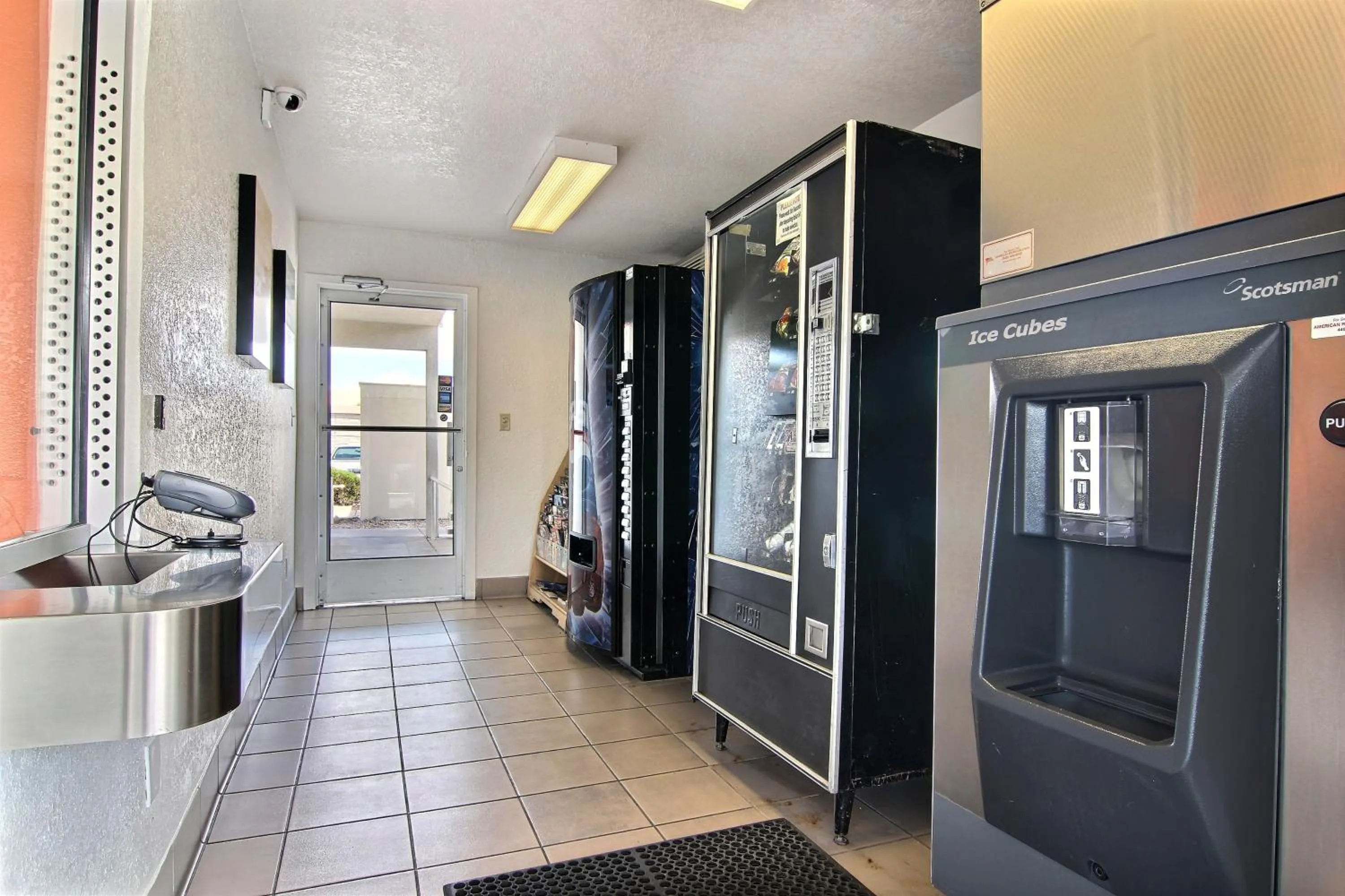 Food and drinks in Motel 6-Albuquerque, NM - Midtown